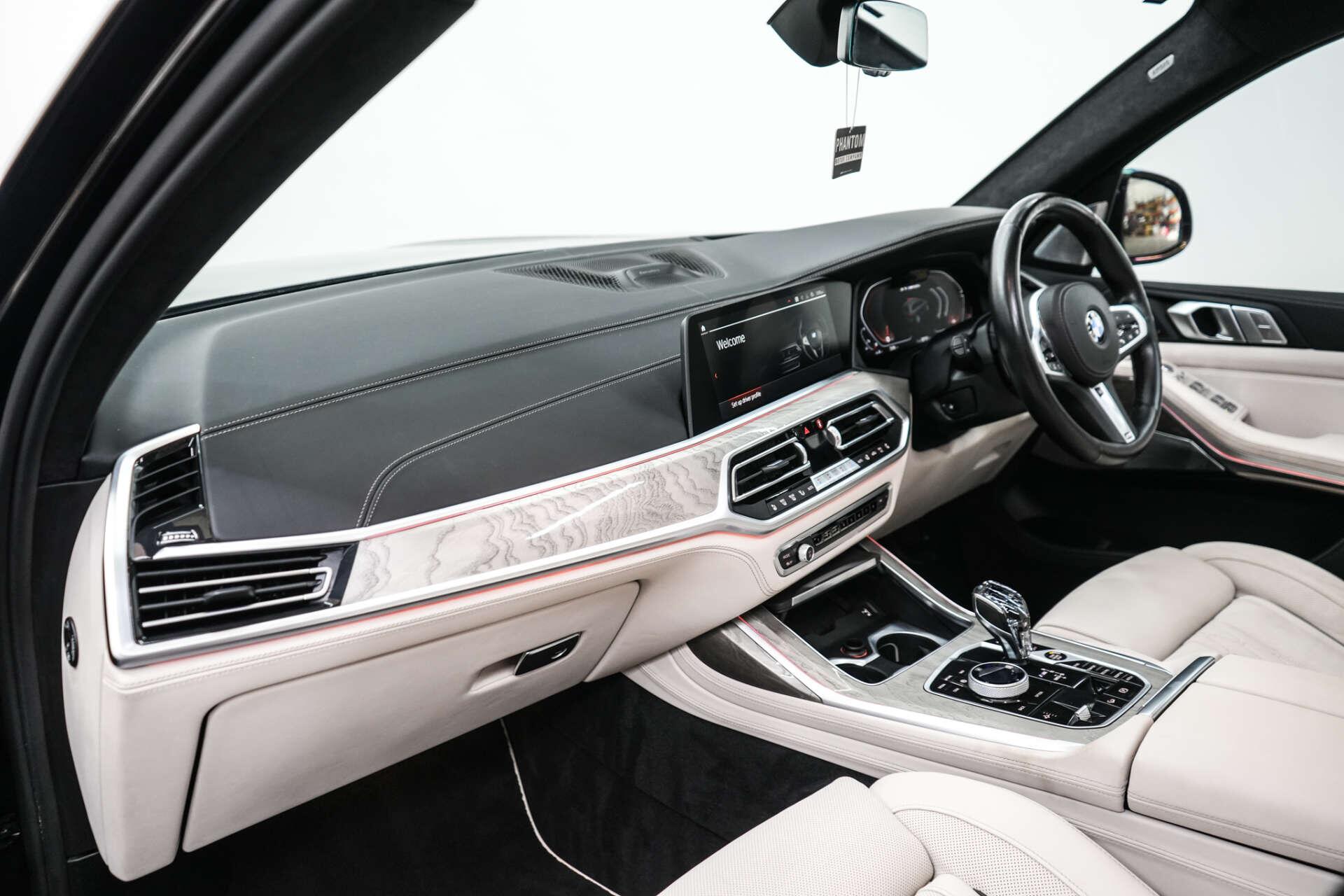 BMW X7 view 17