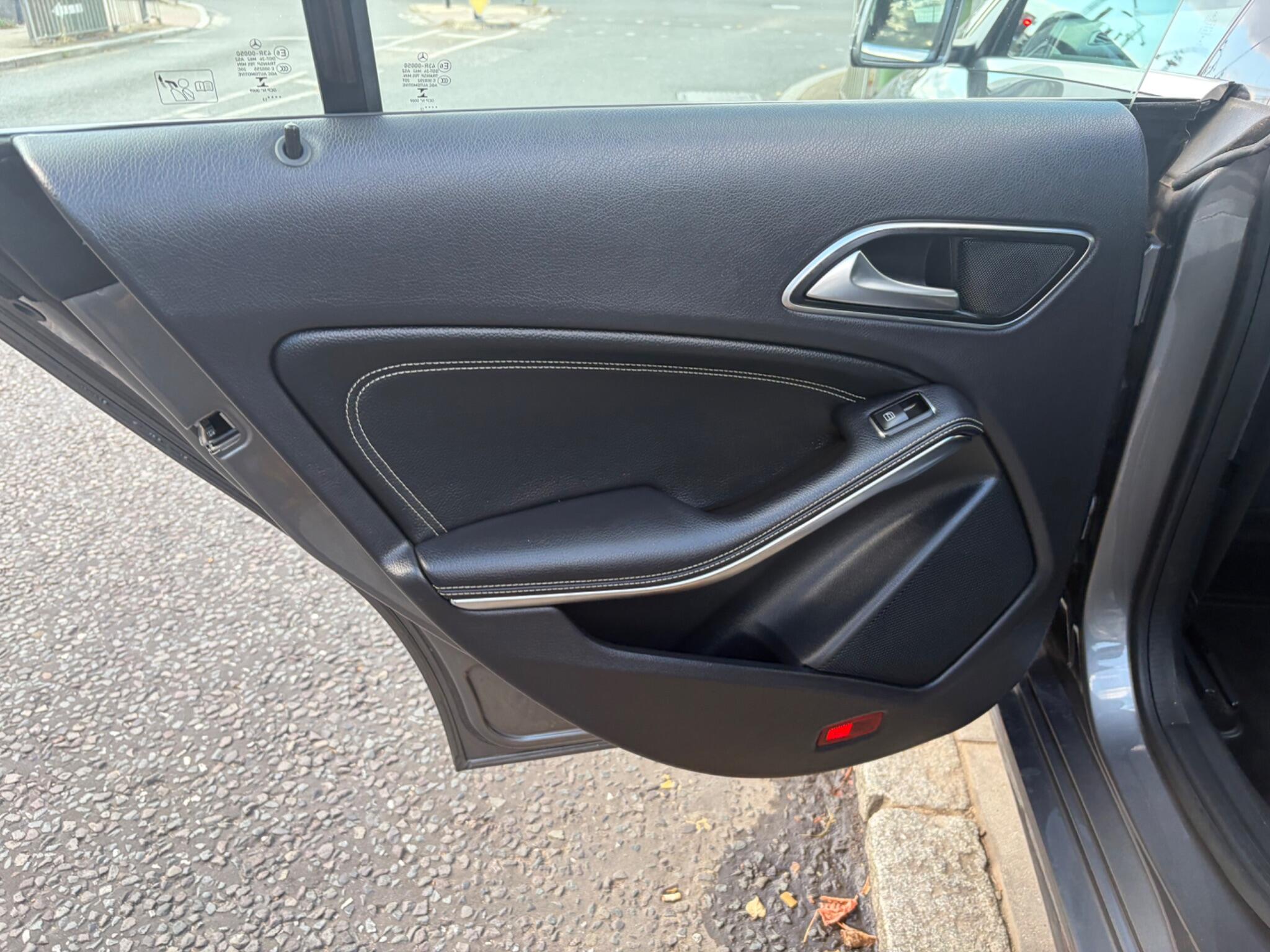 Mercedes-Benz Cla view 70