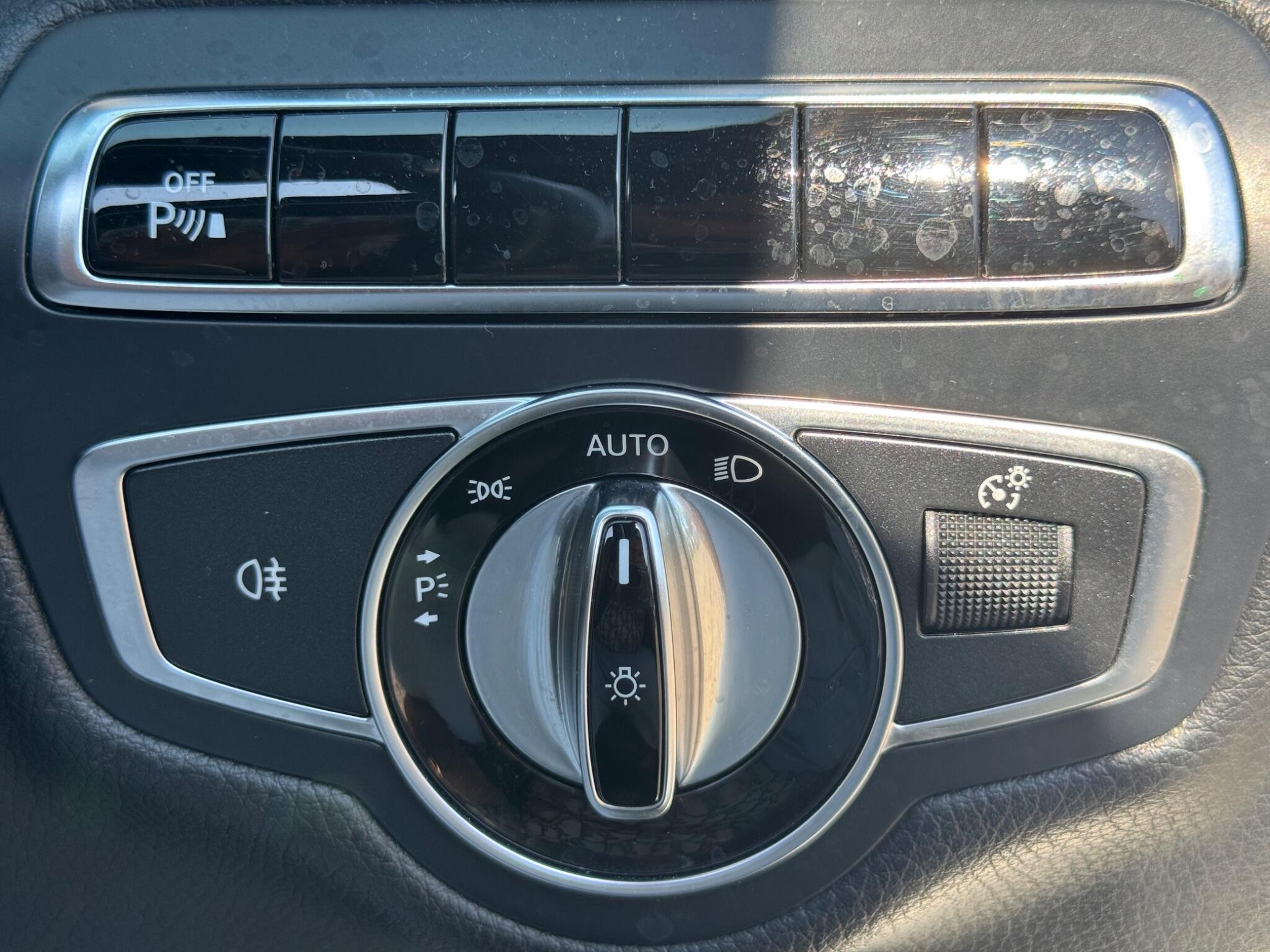 Mercedes-Benz C-Class view 35