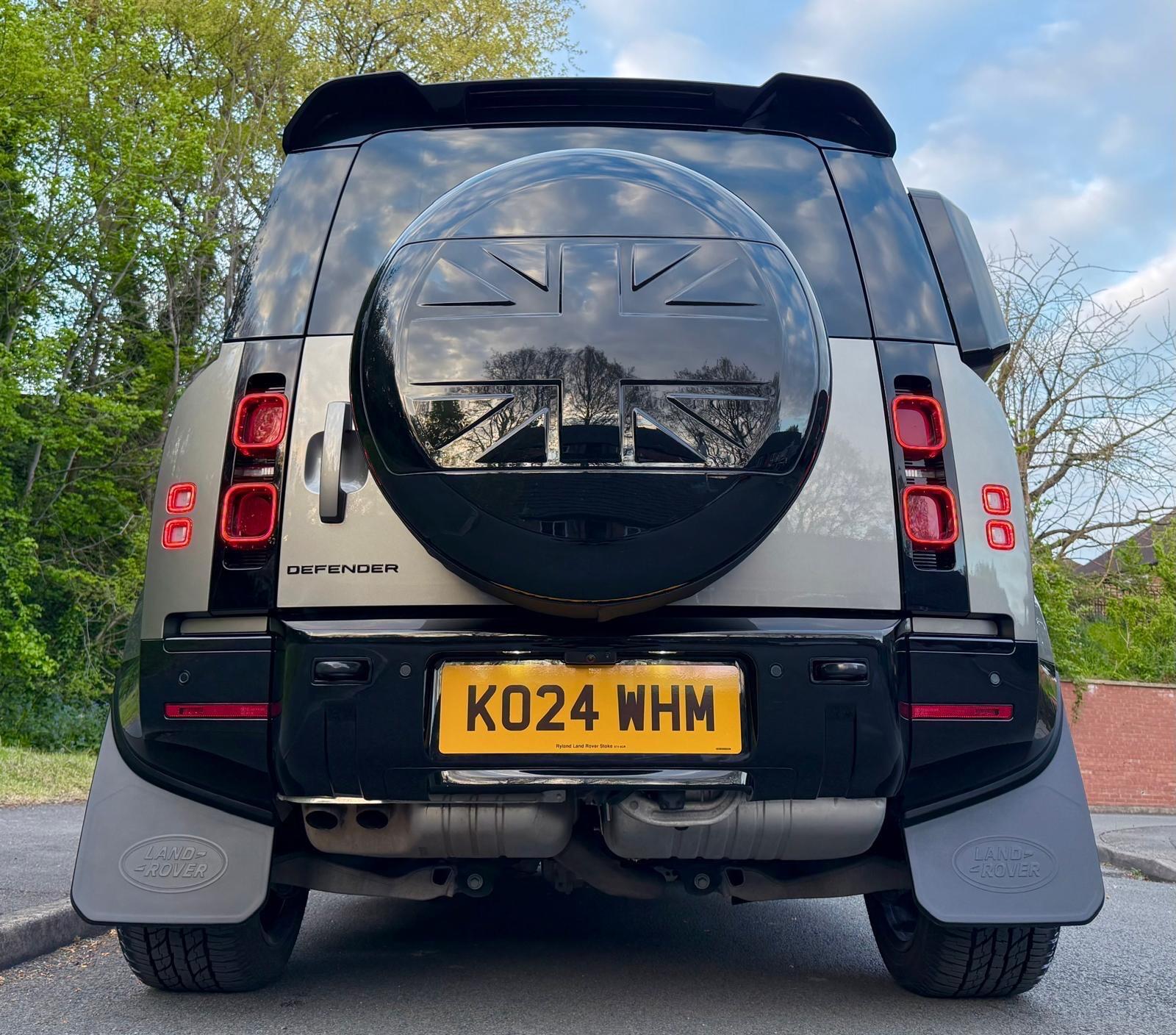 Land Rover Defender view 4