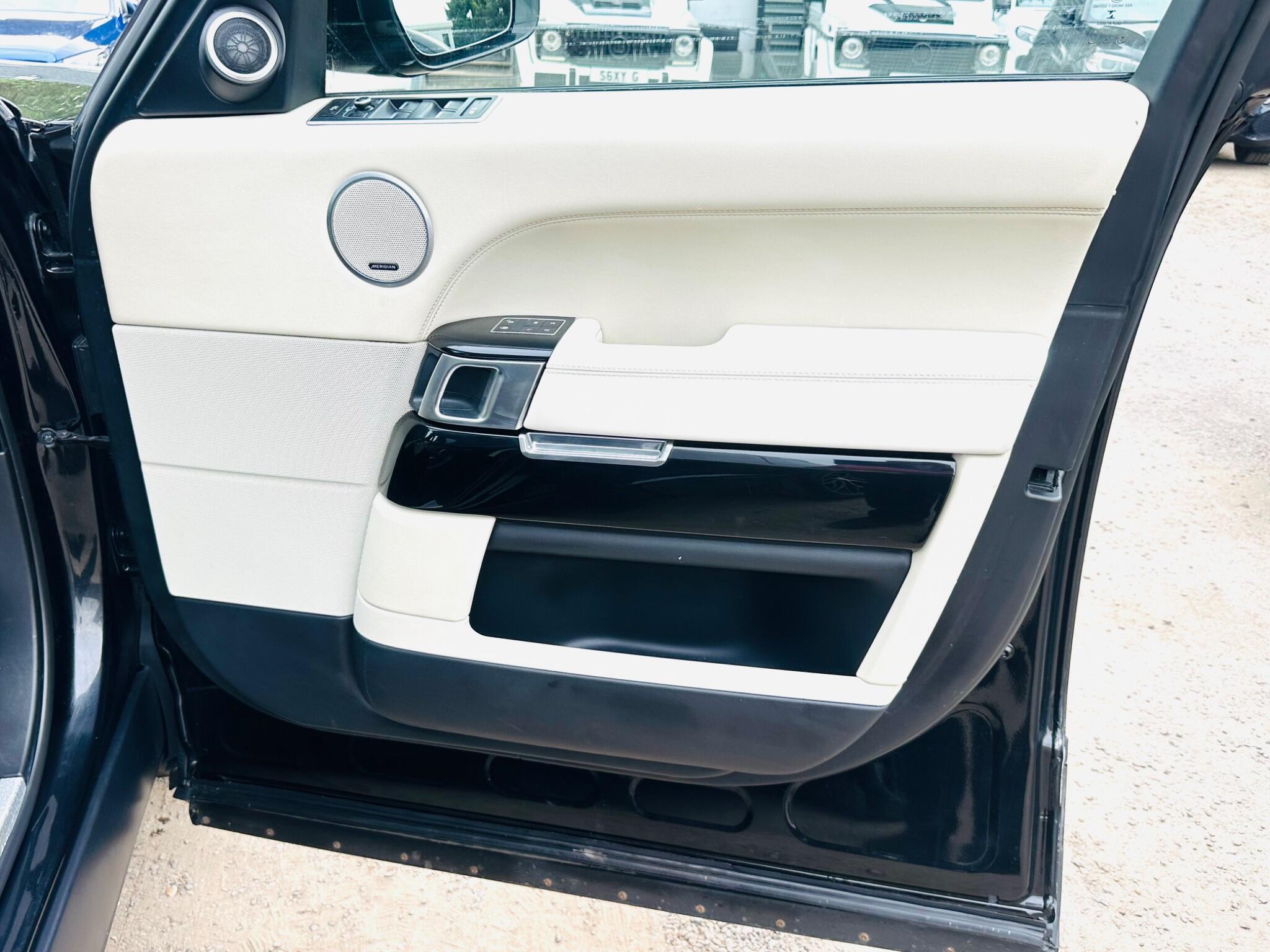 Land Rover Range Rover view 26