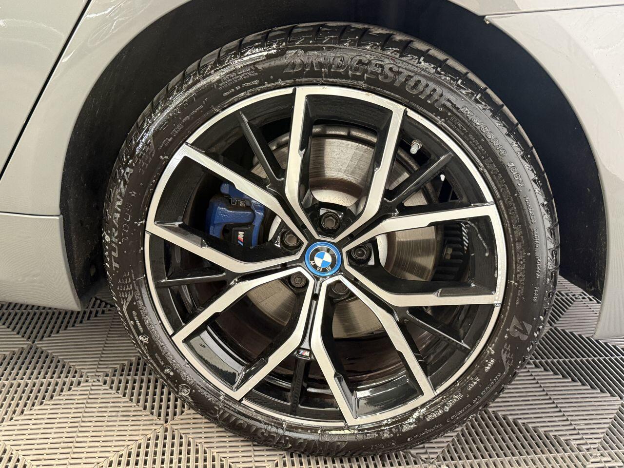 BMW 5 Series view 20
