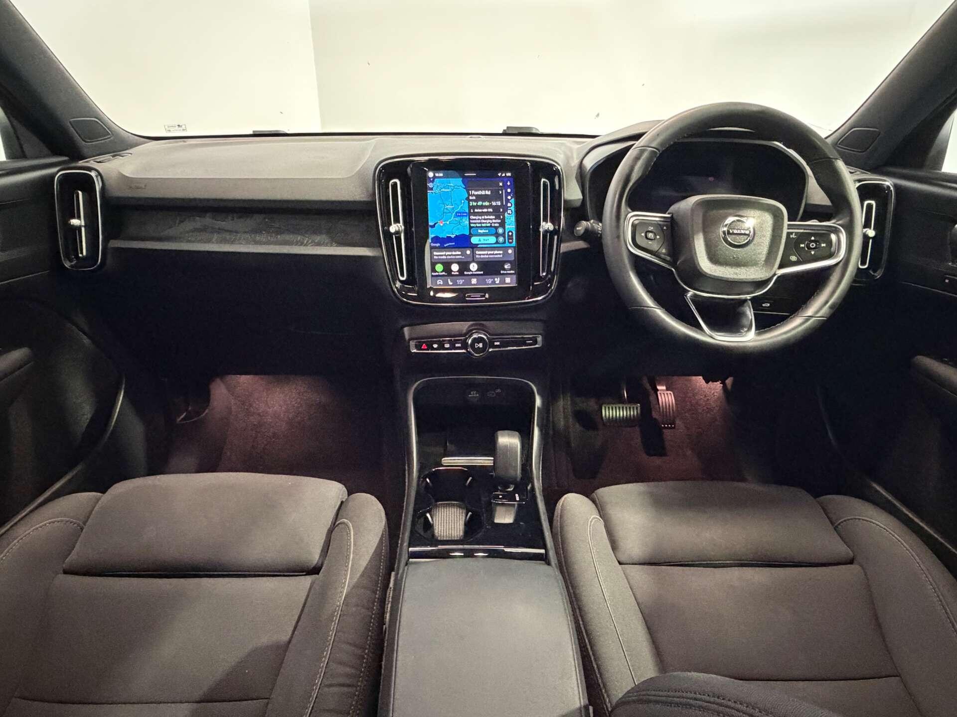 Volvo XC40 view 16