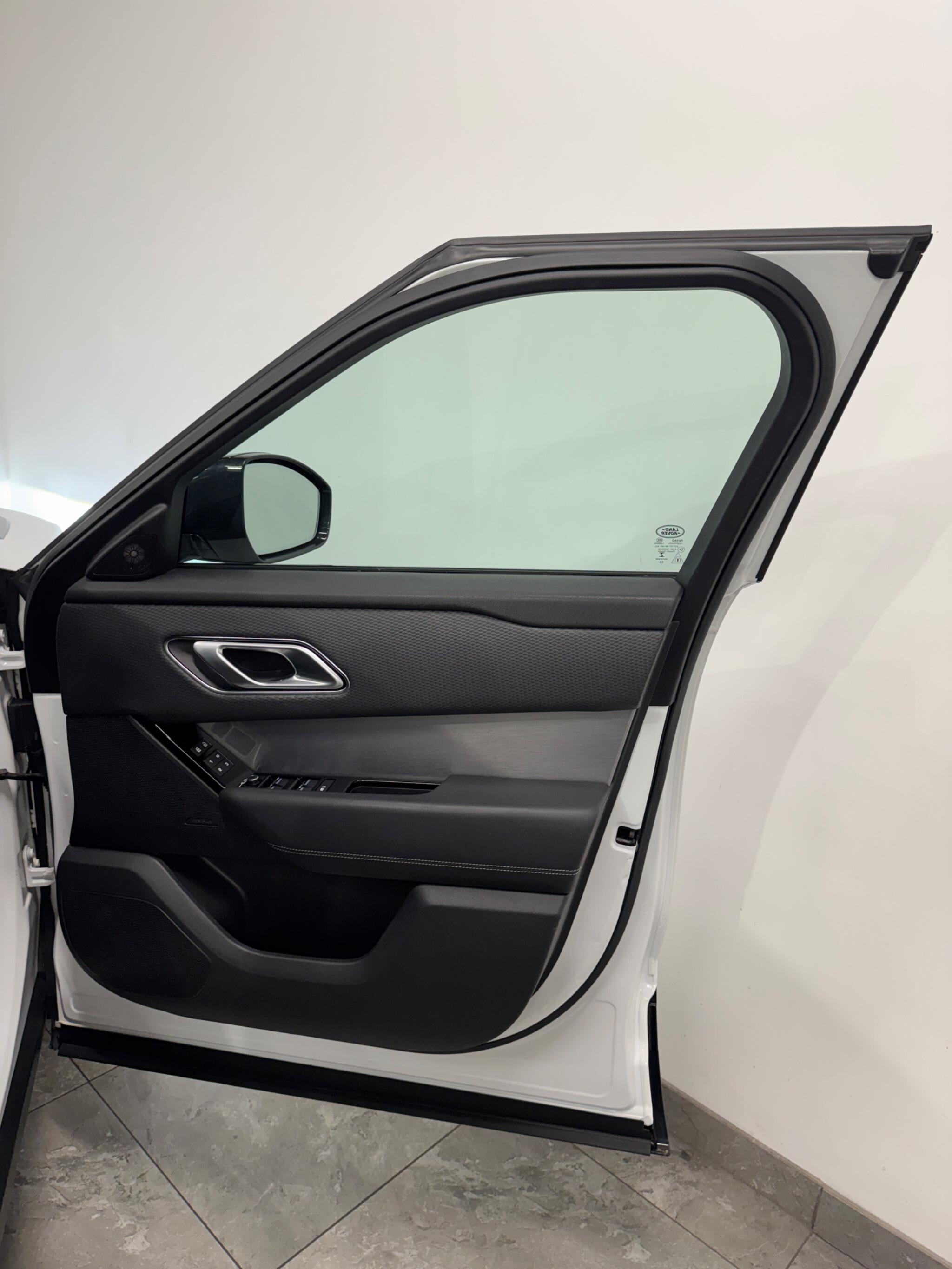 Land Rover Range Rover Velar view 12