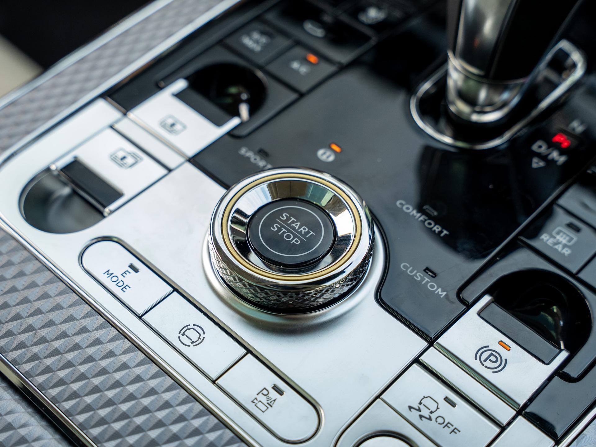 Bentley Flying Spur view 33
