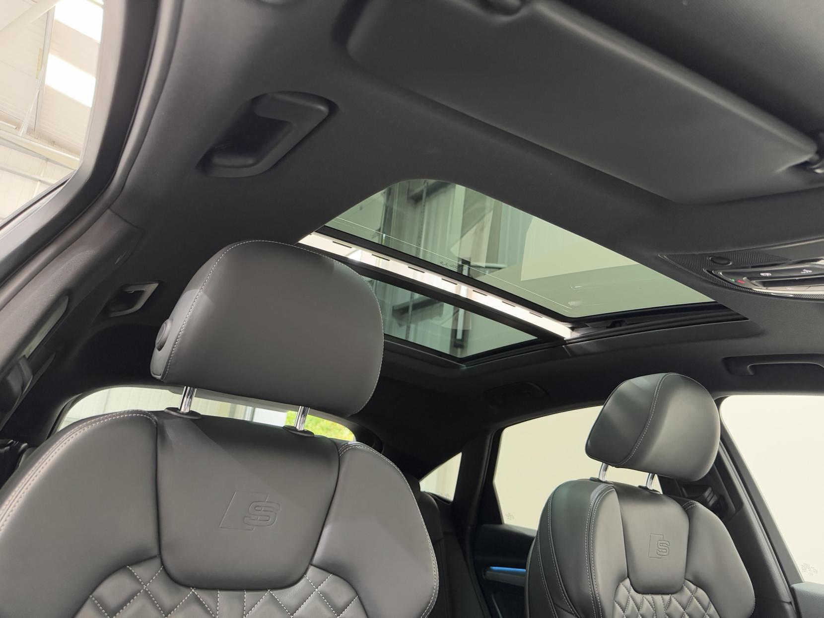 Audi Q5 view 24