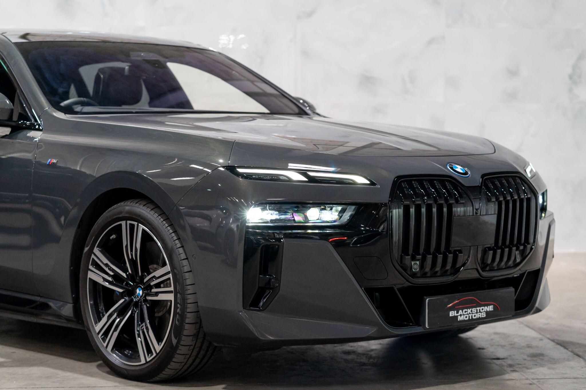 BMW 7 Series view 40