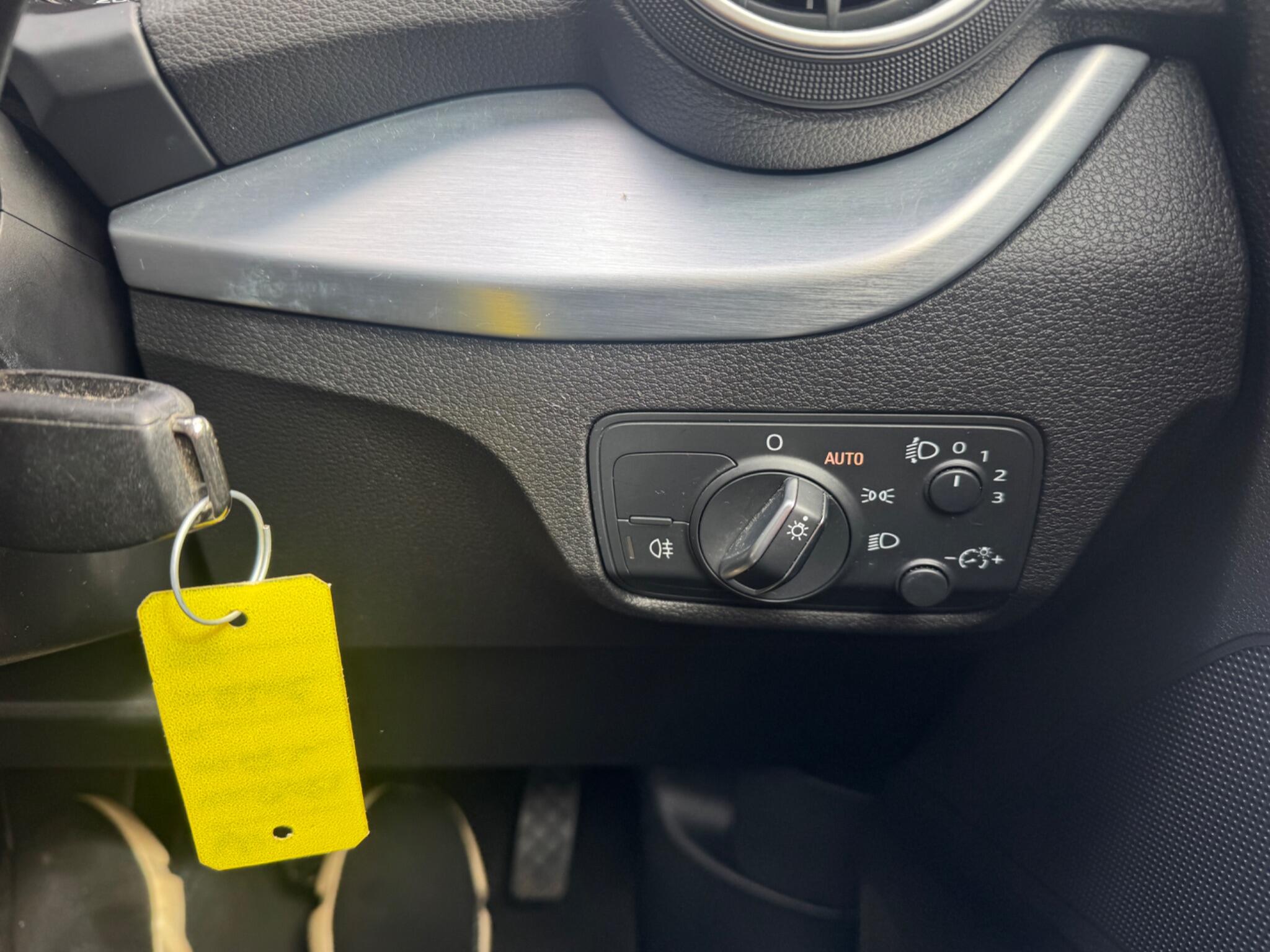 Audi Q2 view 41