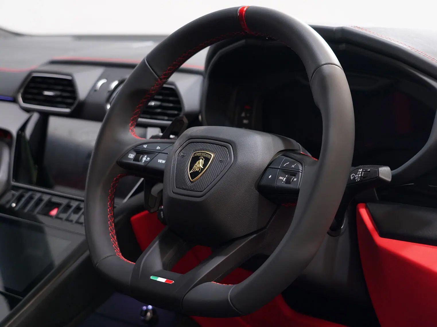 Lamborghini Urus view 26