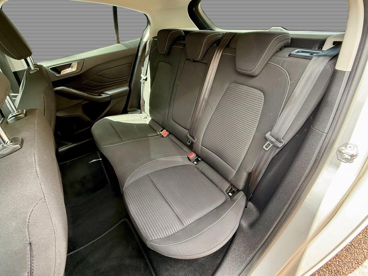 Ford Focus view 27