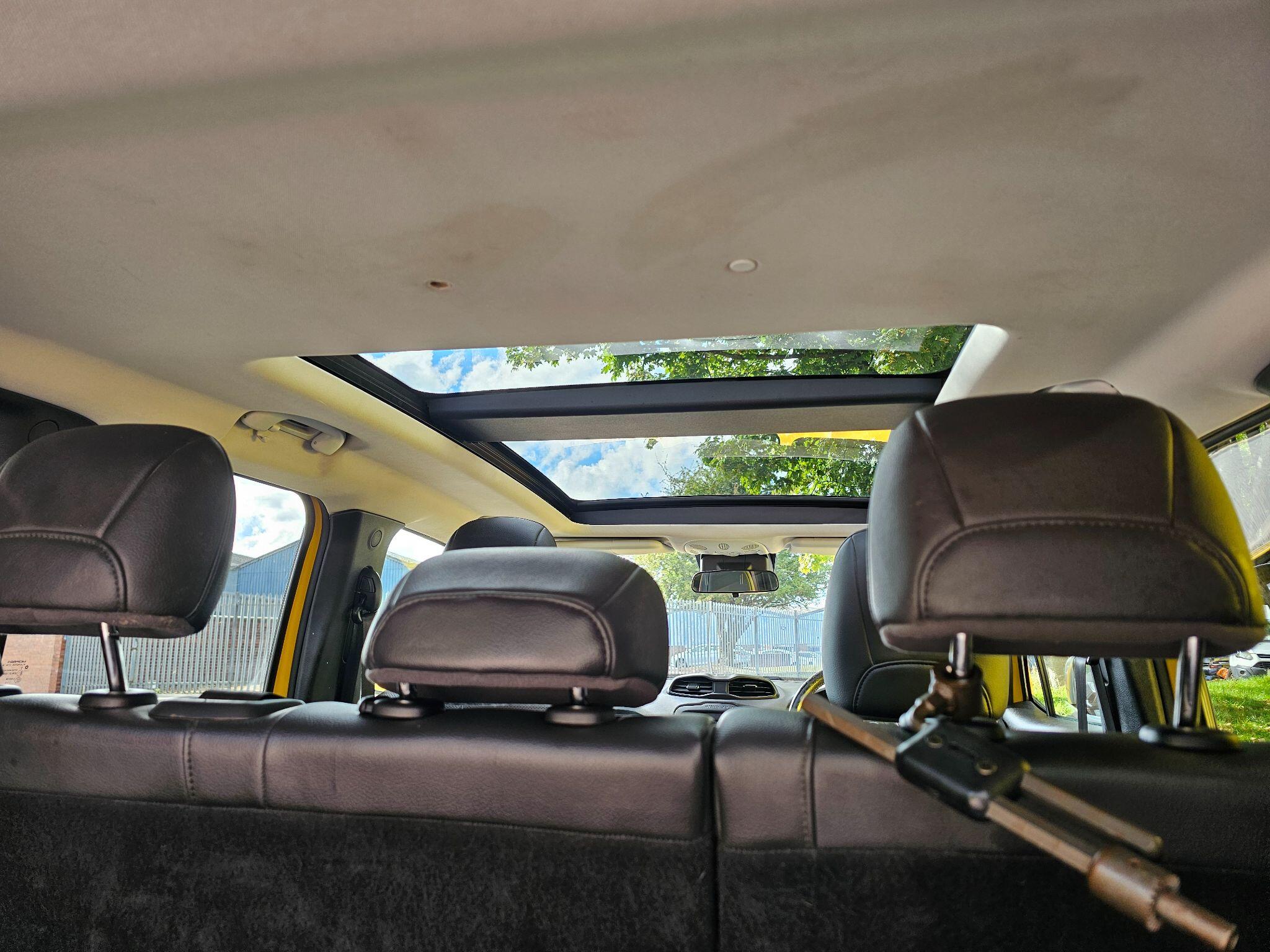 Jeep Renegade view 22