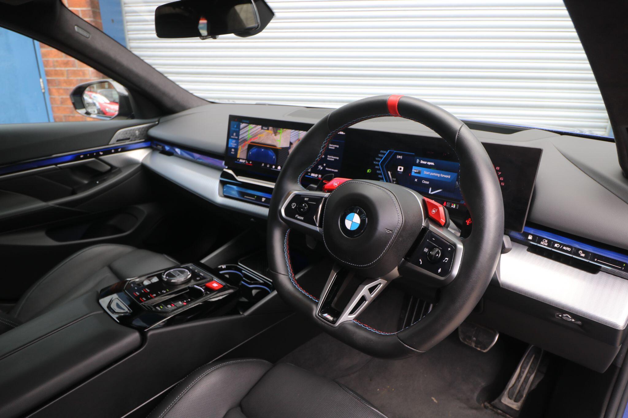 BMW M5 view 6