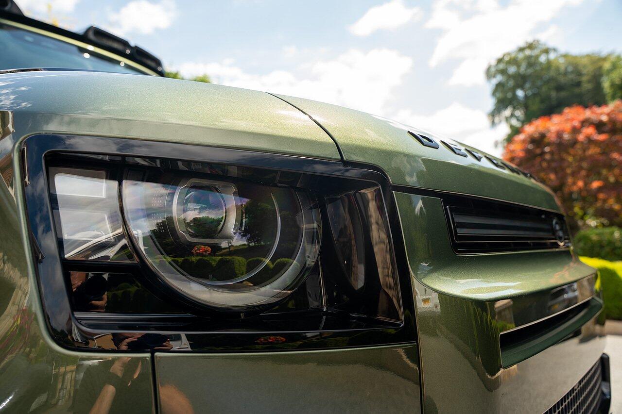 Land Rover Defender view 35