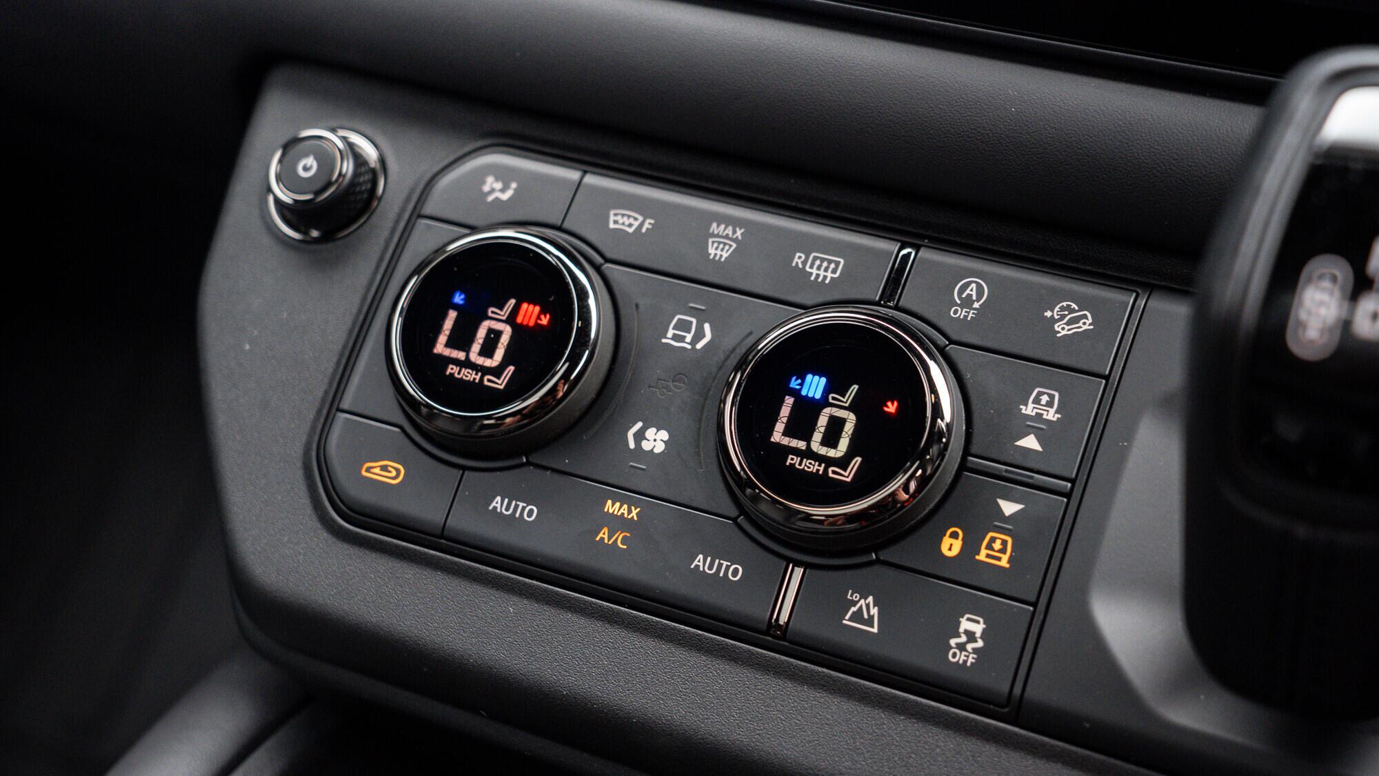 Land Rover Defender 110 view 52