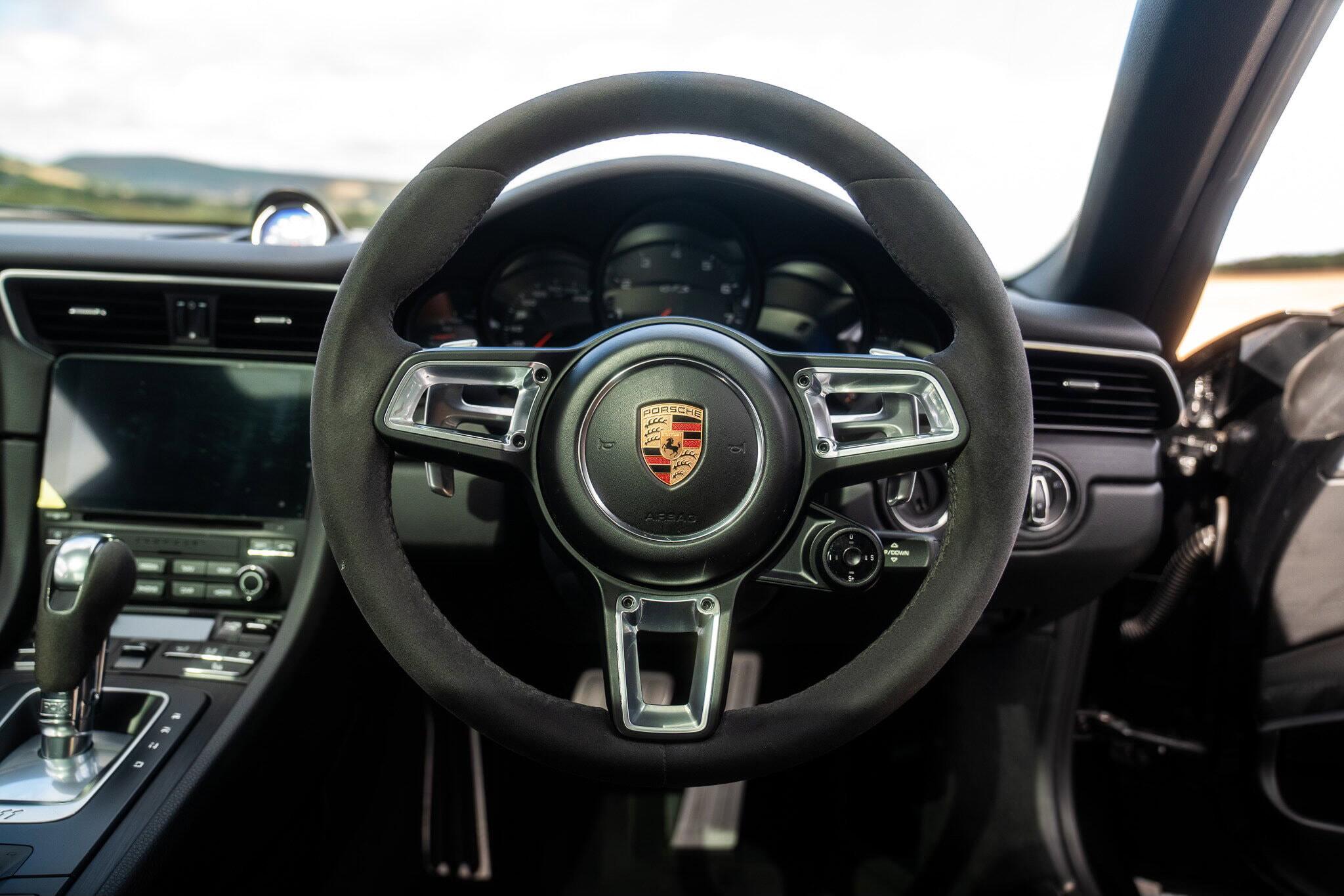 Porsche 911 view 34