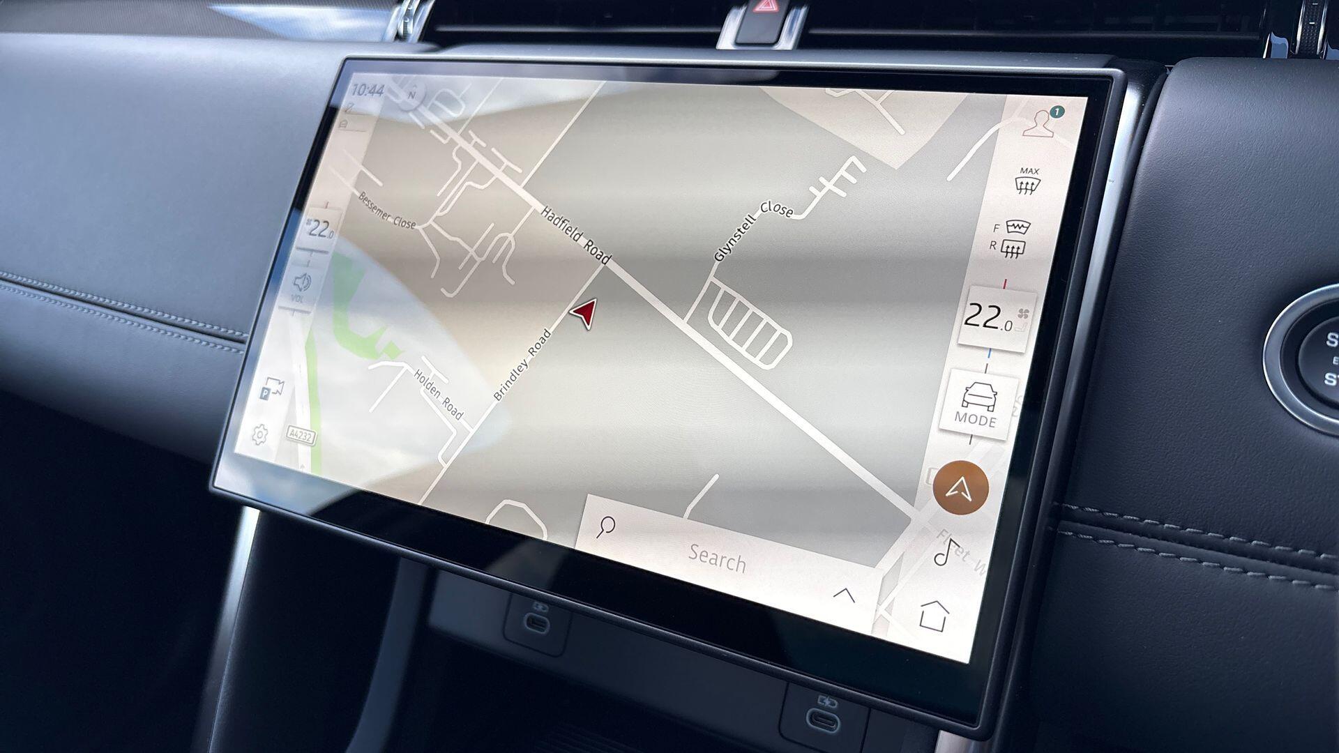 Land Rover Discovery Sport view 11