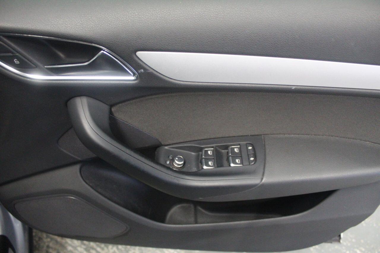 Audi Q3 view 50