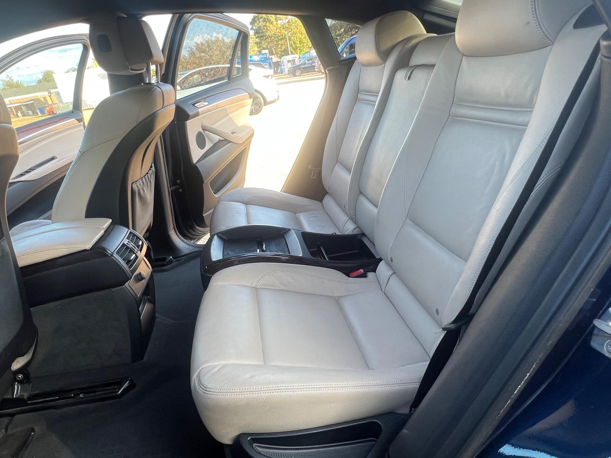 BMW X6 view 26