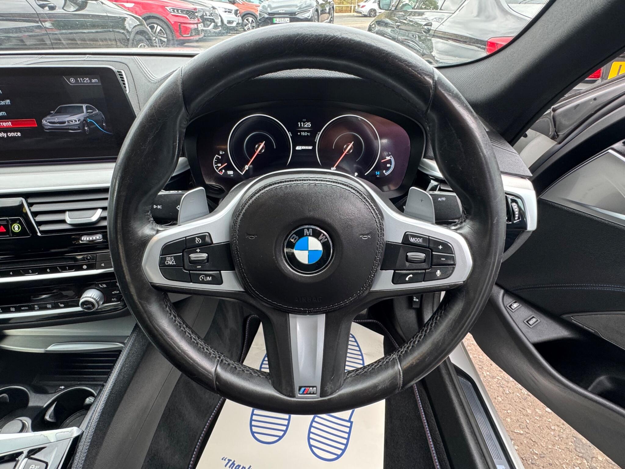 BMW 5 Series view 16