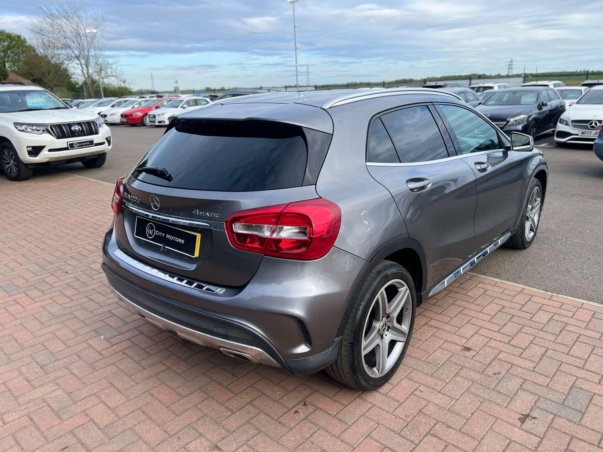 Mercedes-Benz GLA view 7