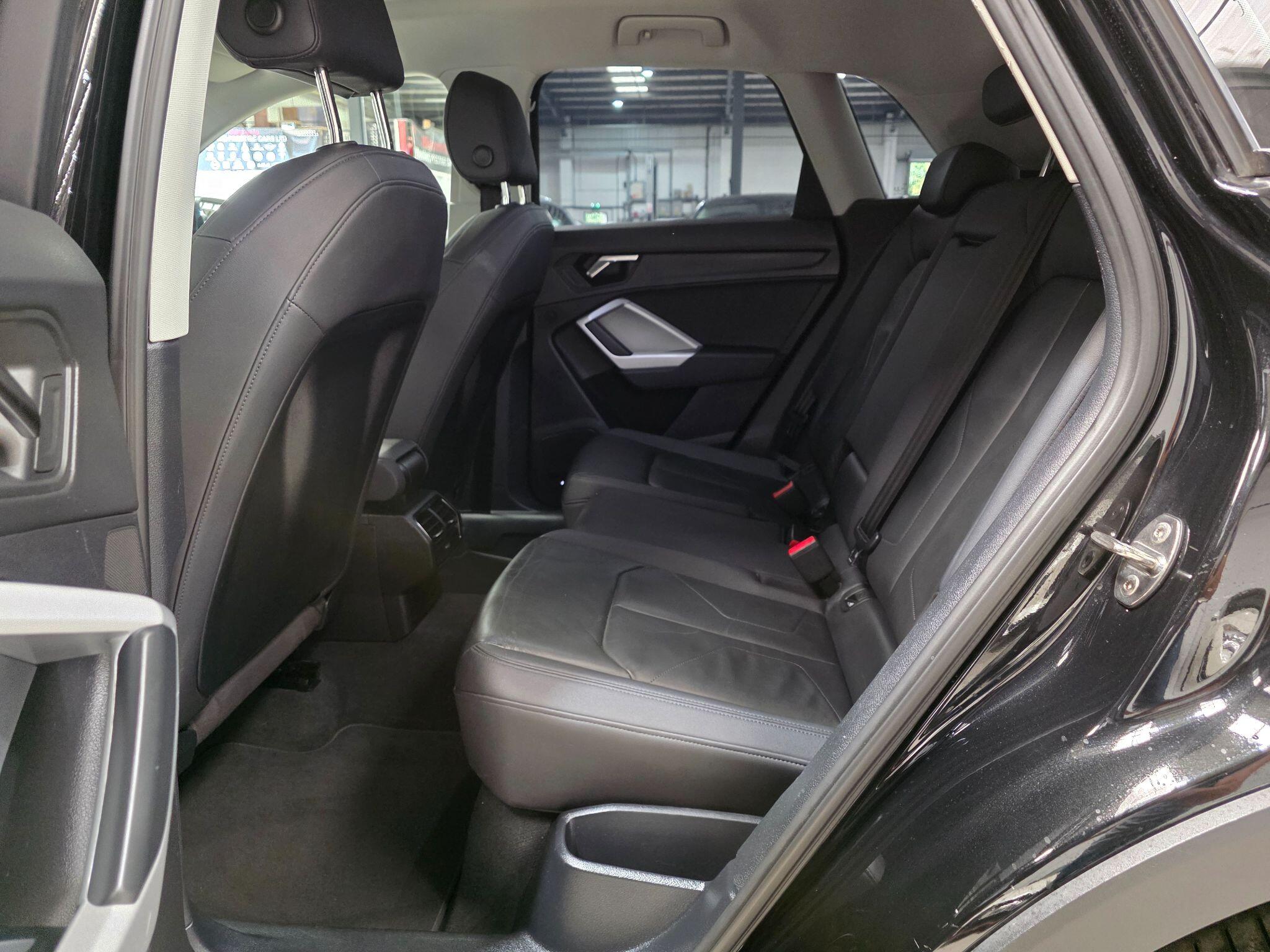 Audi Q3 view 27