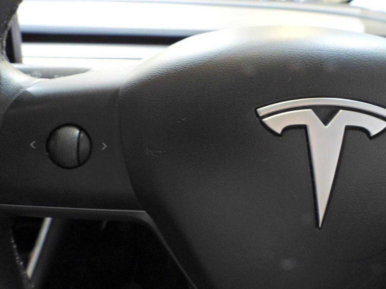 Tesla Model 3 view 22