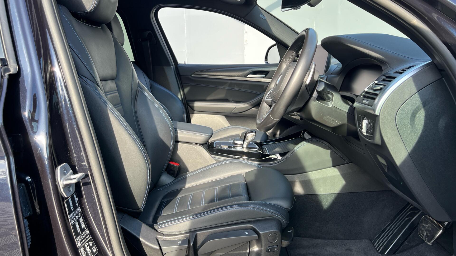 BMW X4 view 11