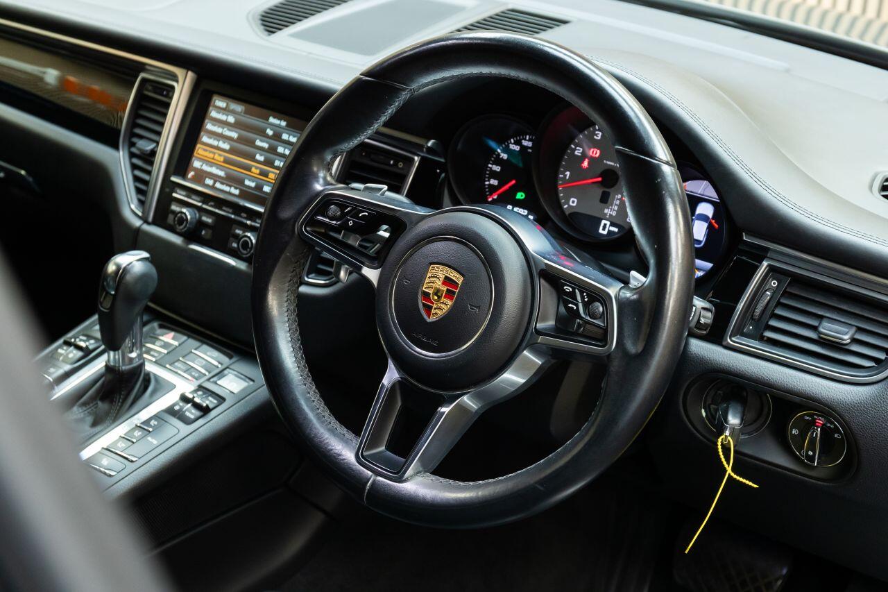 Porsche Macan view 46