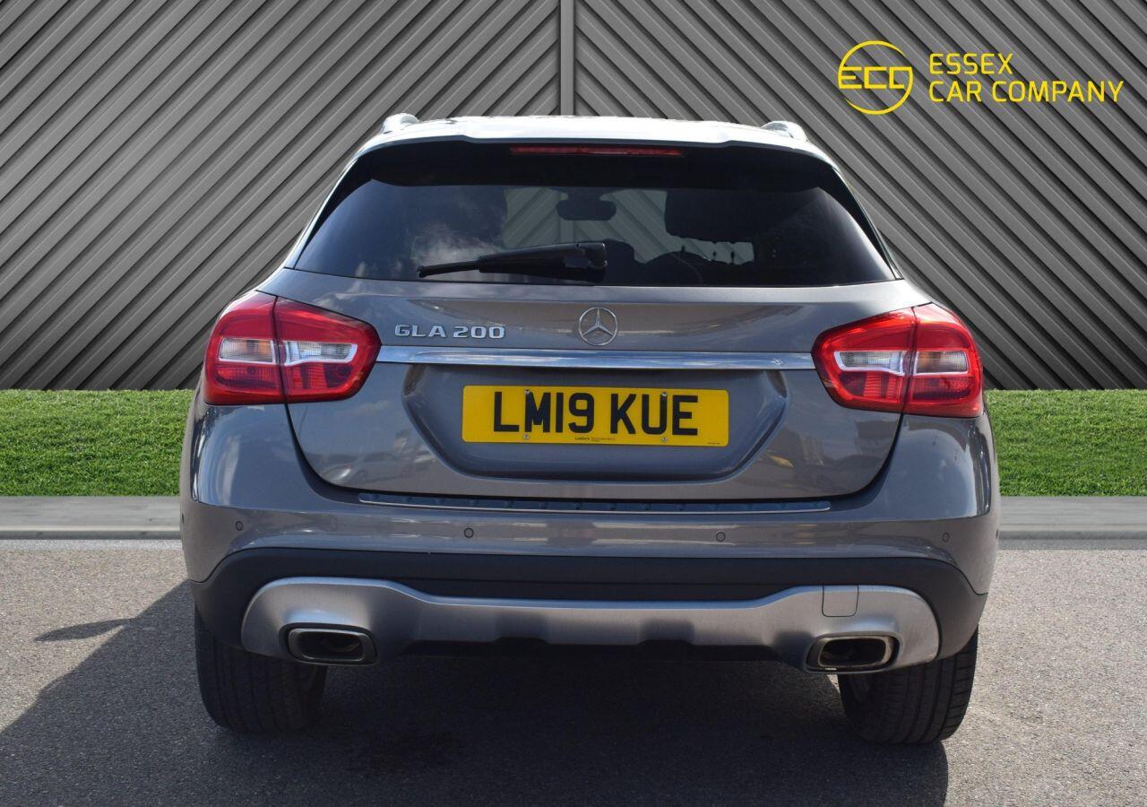 Mercedes-Benz GLA view 11