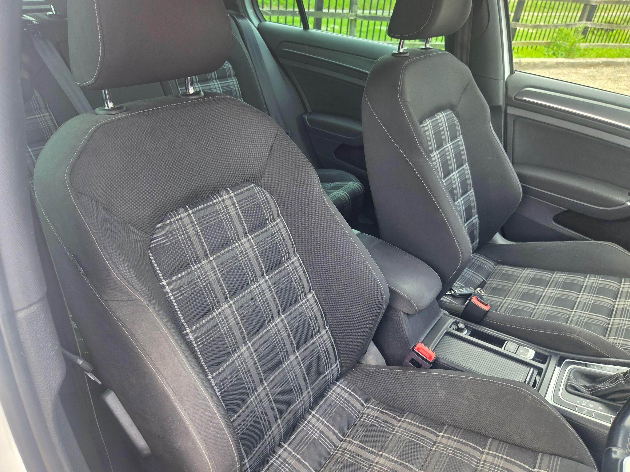 Volkswagen Golf view 13