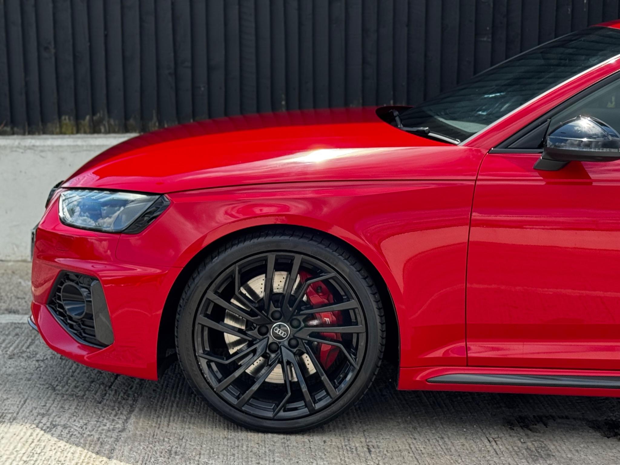 Audi RS4 view 30