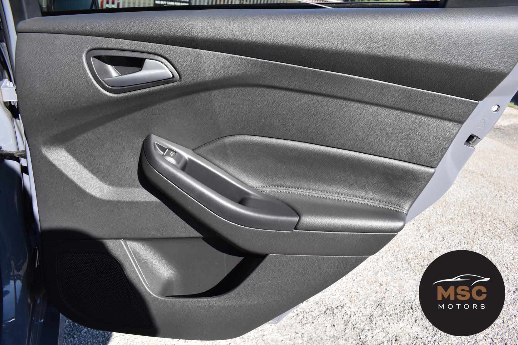 Ford Focus view 59