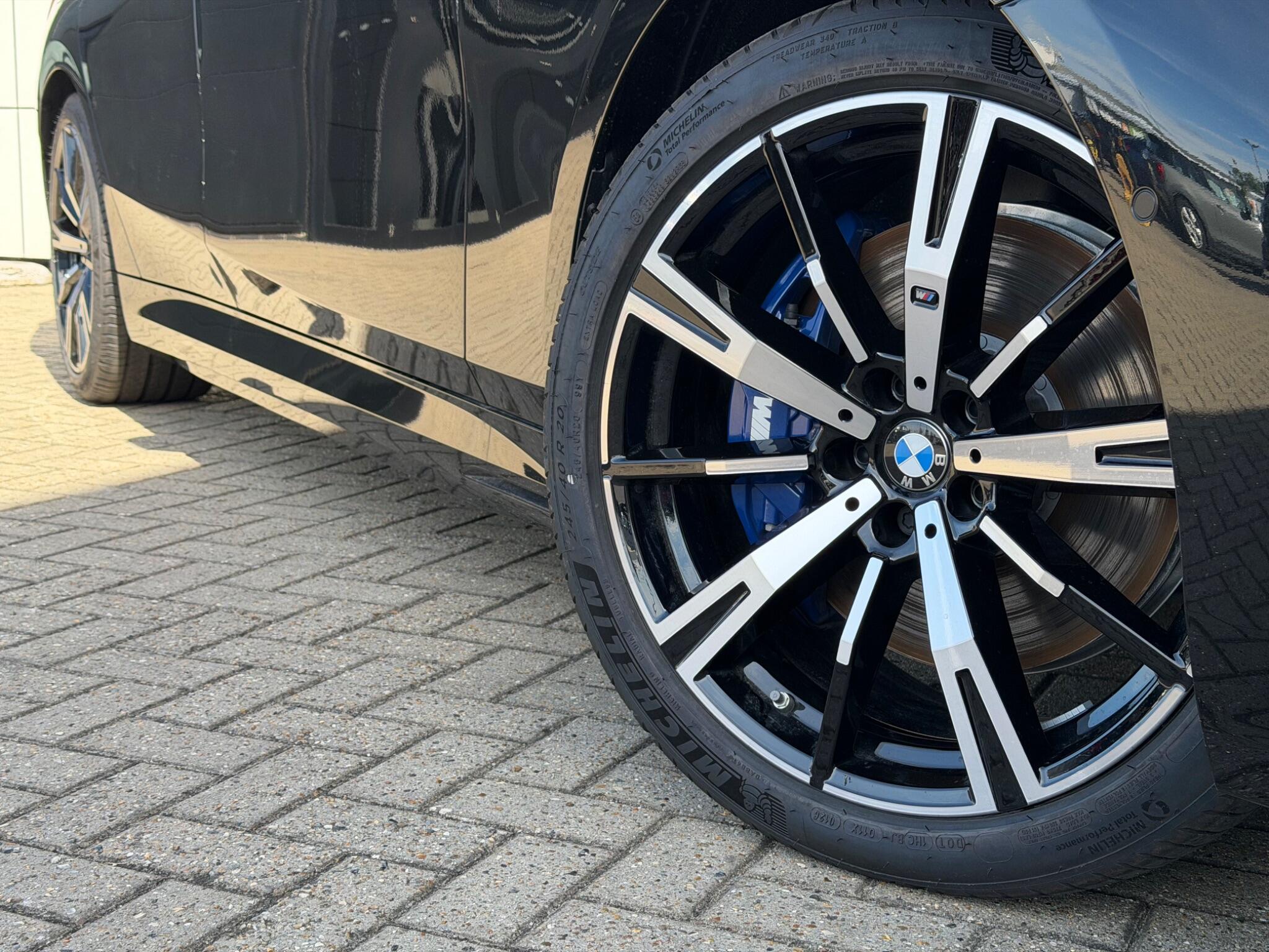 BMW 5 Series view 18