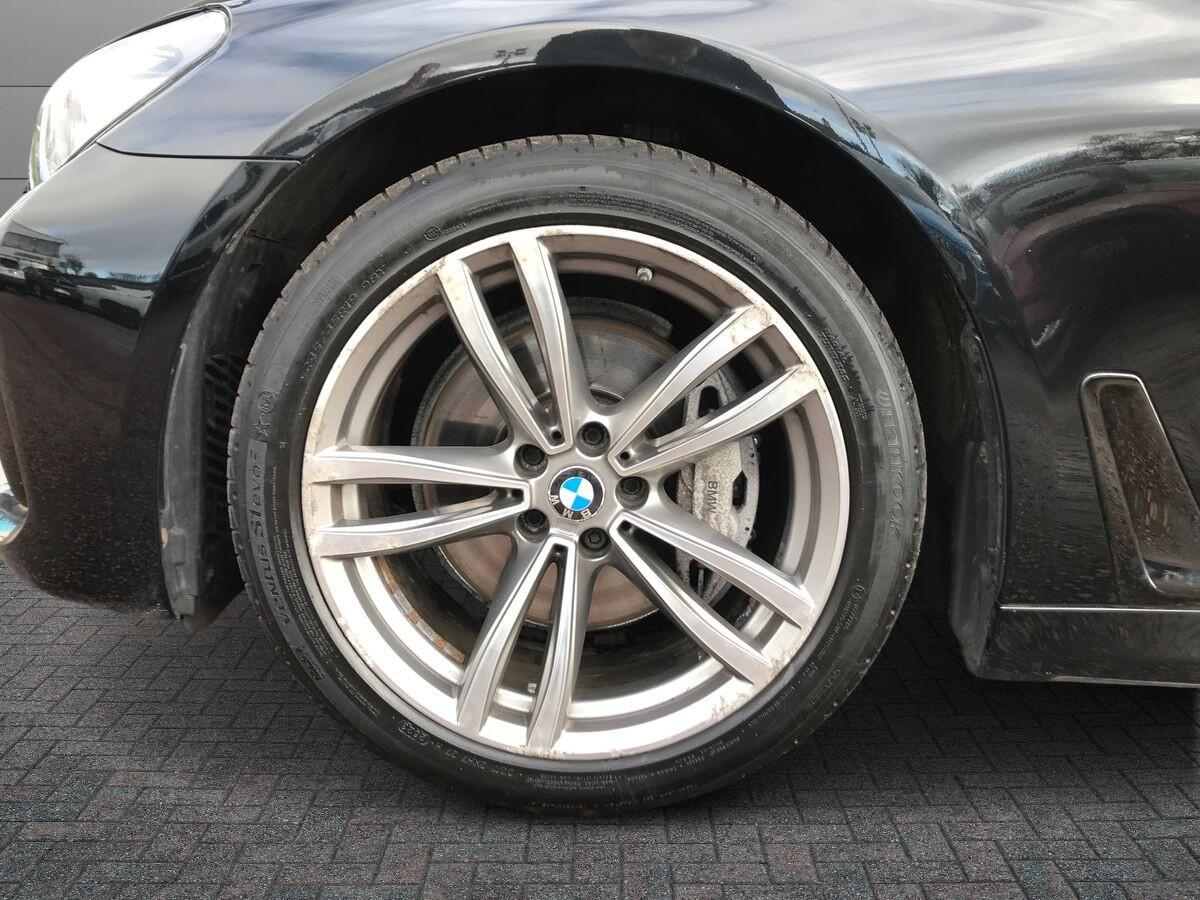 BMW 7 Series view 12