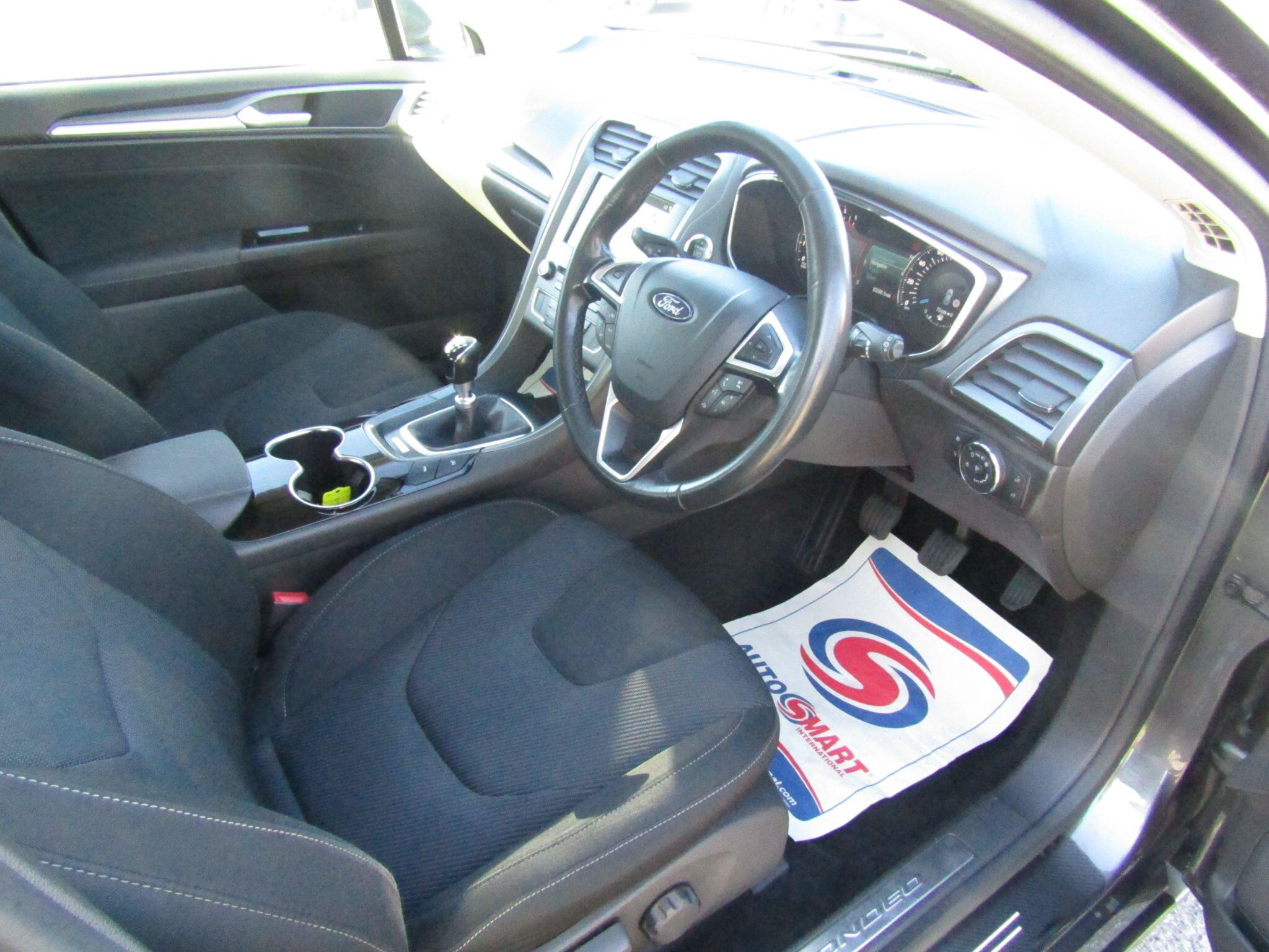 Ford Mondeo view 17