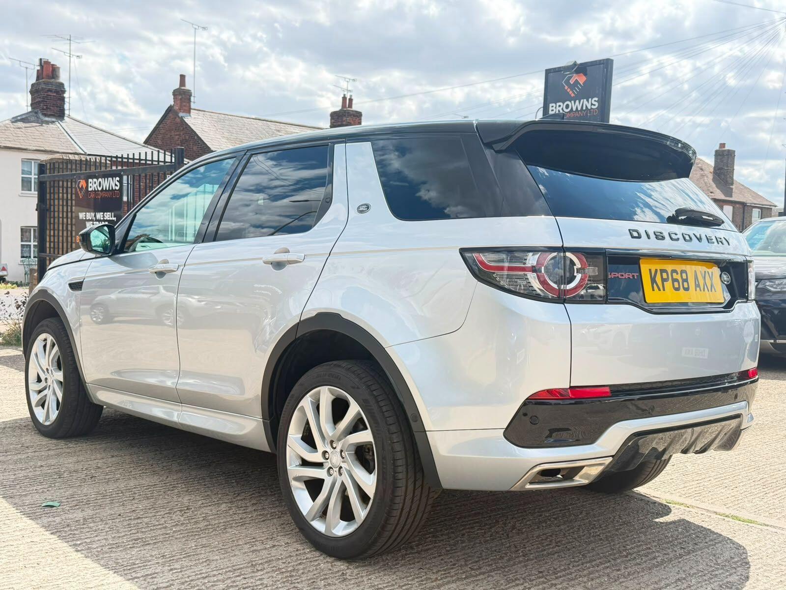 Land Rover Discovery Sport view 4