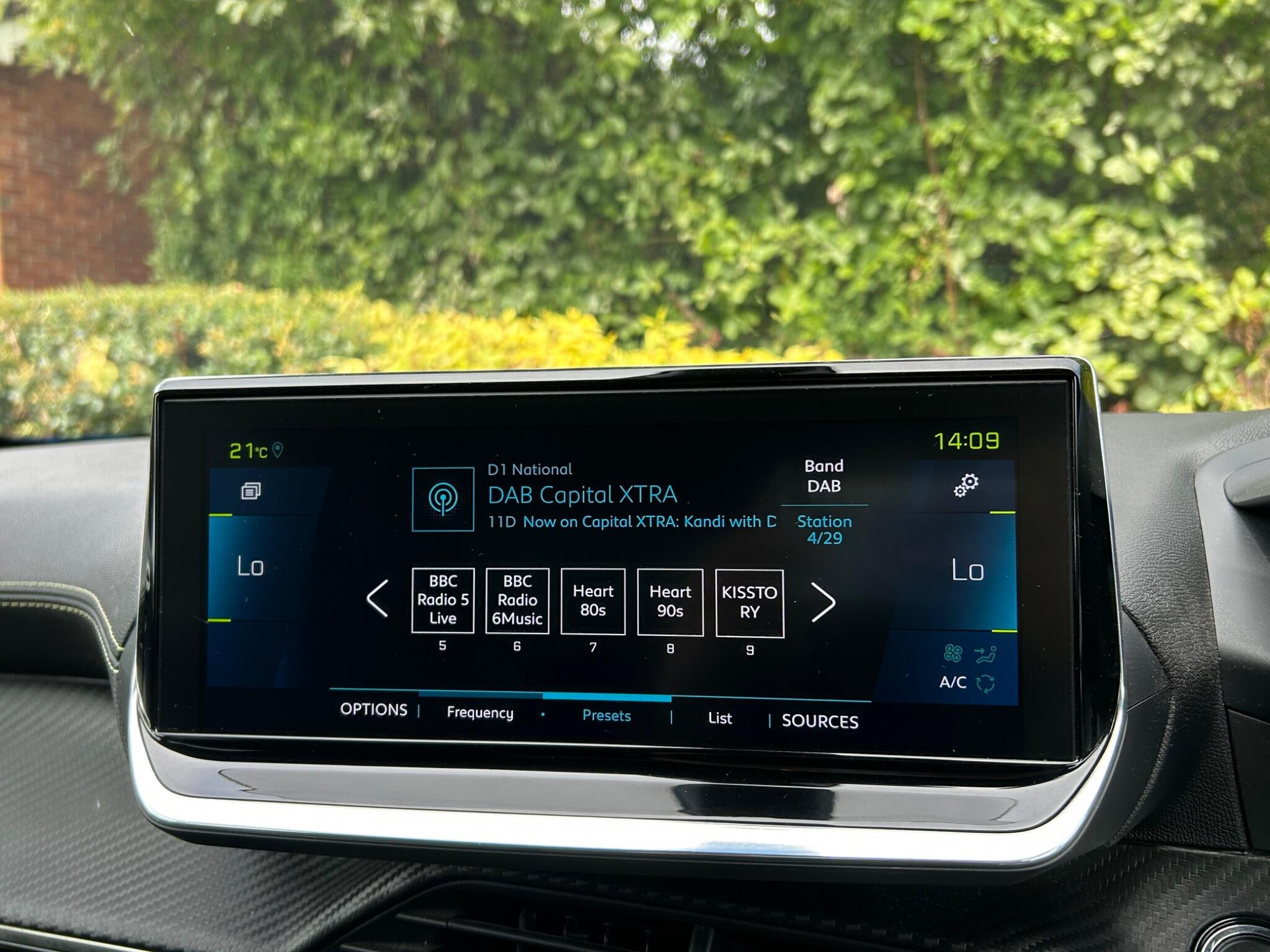 Peugeot E-2008 view 39