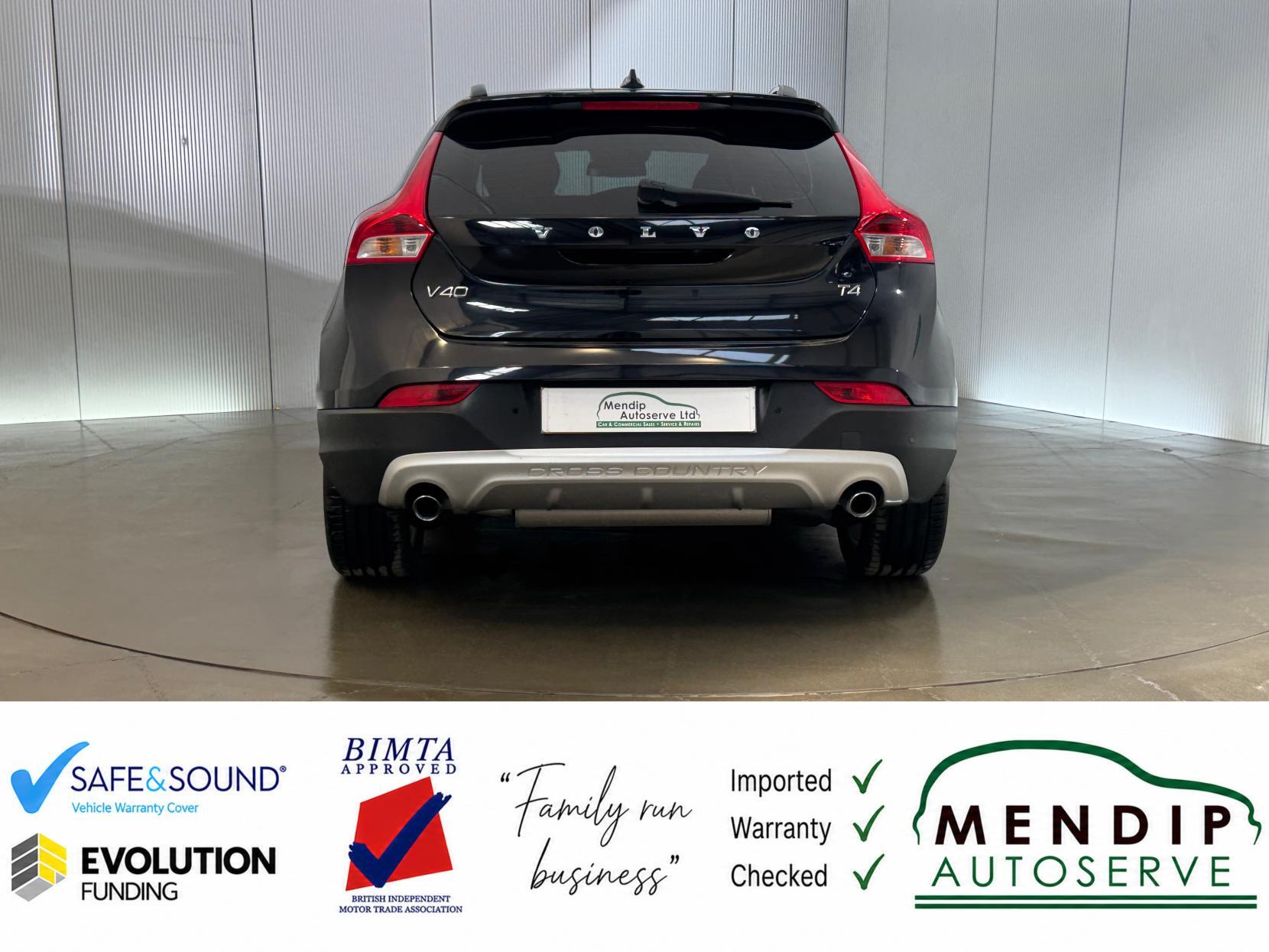 Volvo V40 Cross Country view 16