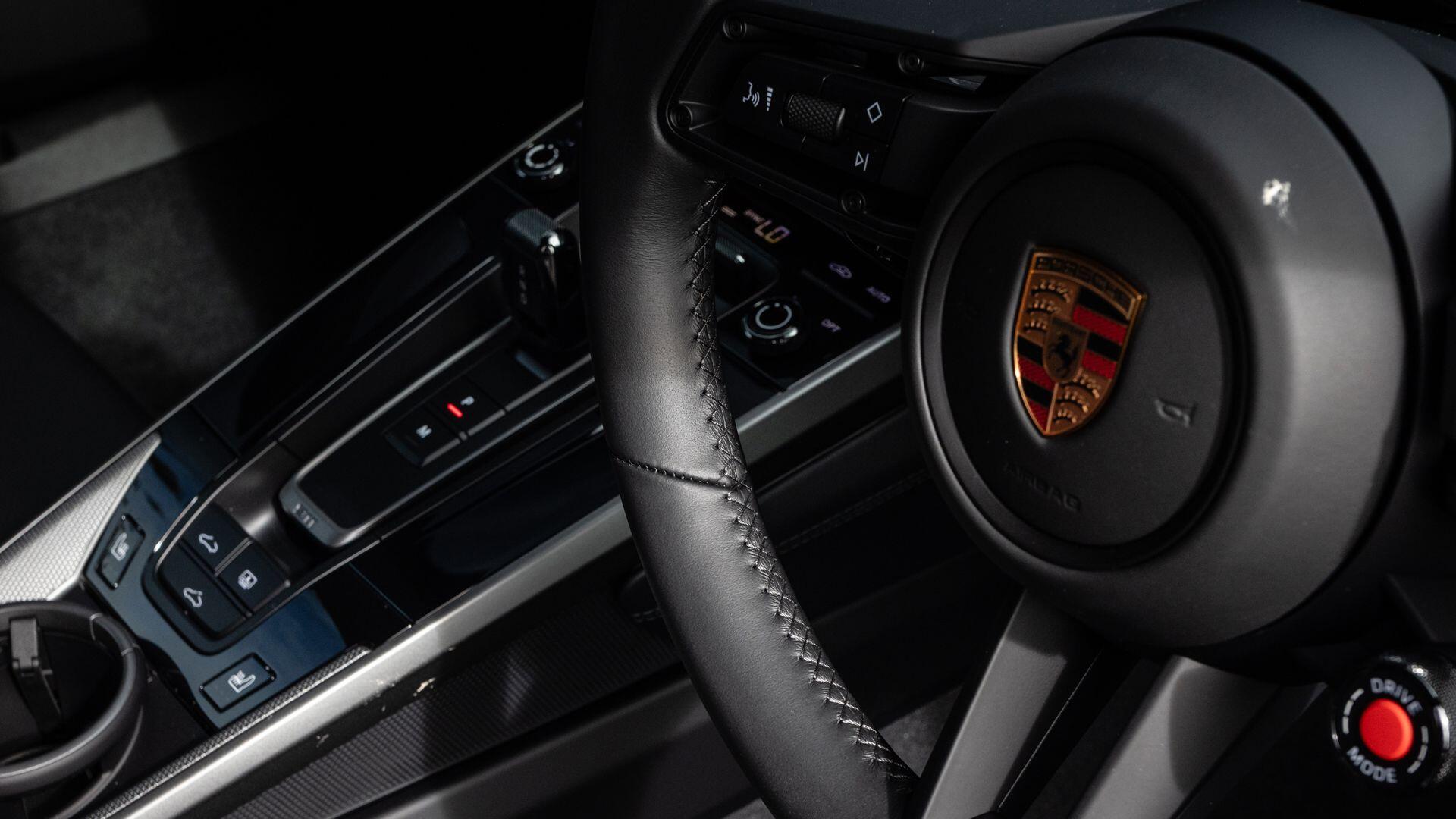 Porsche 911 view 40