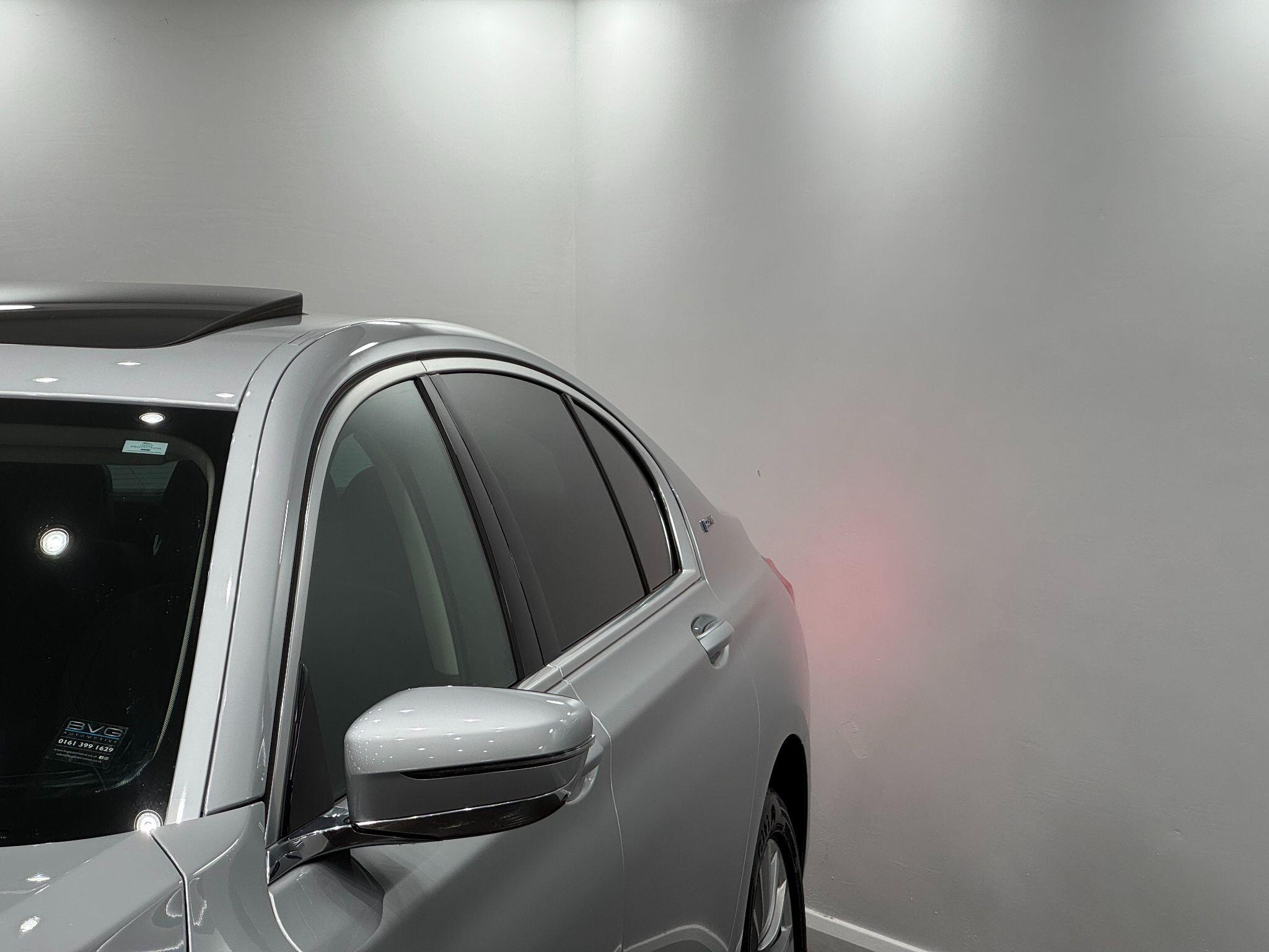 BMW 7 Series view 10