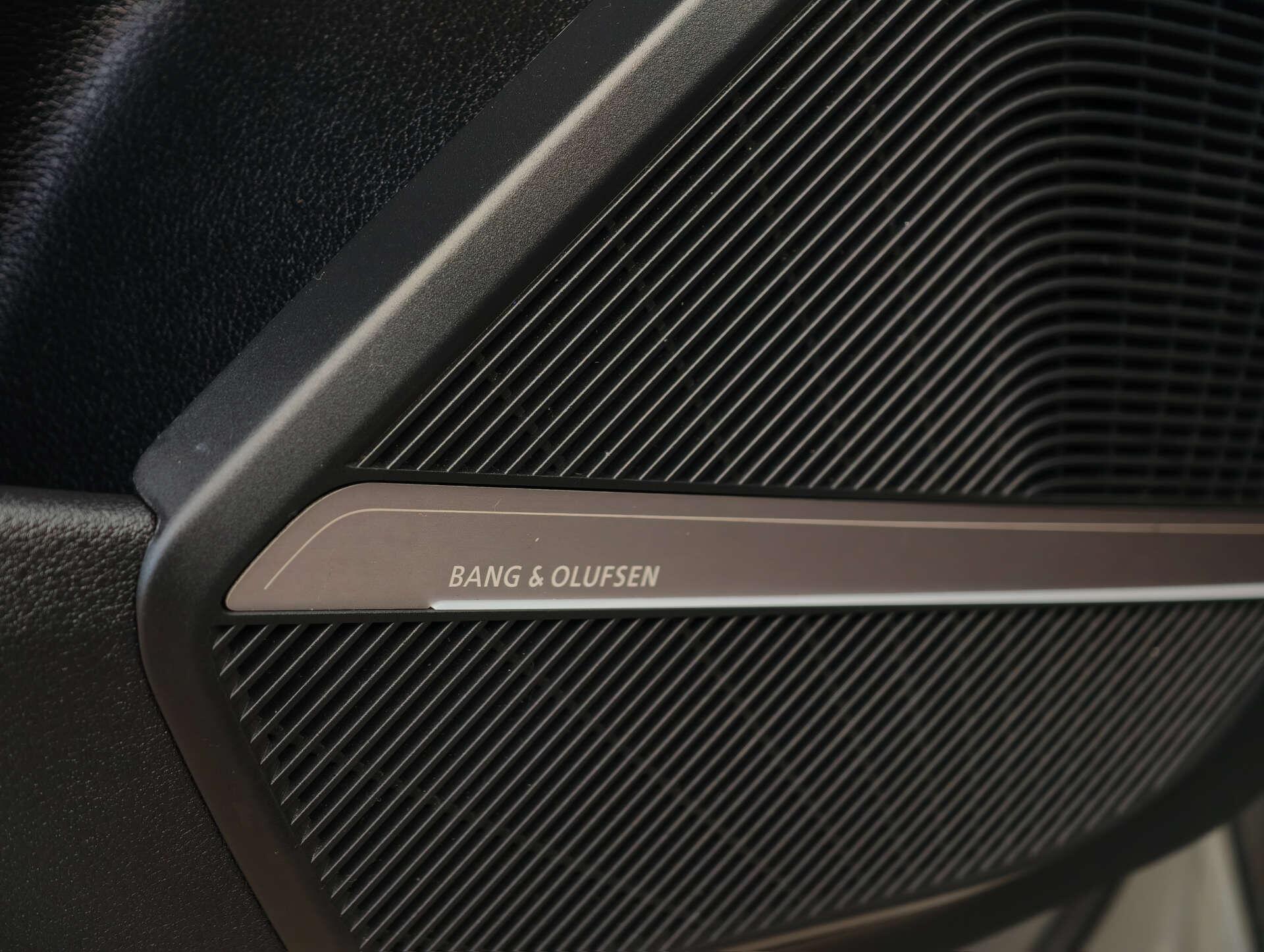 Audi SQ5 view 32