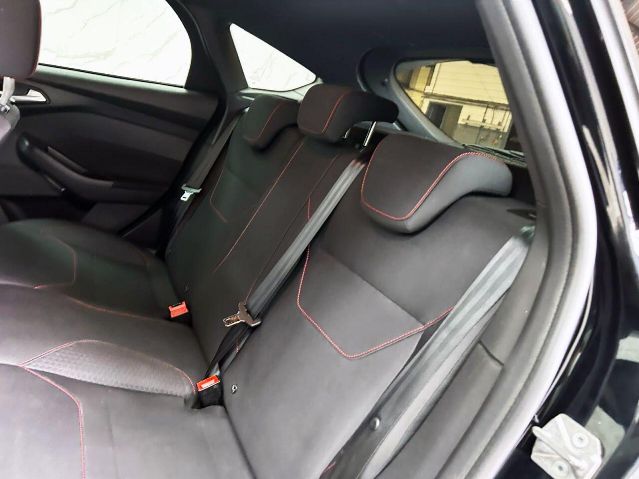 Ford Focus view 21