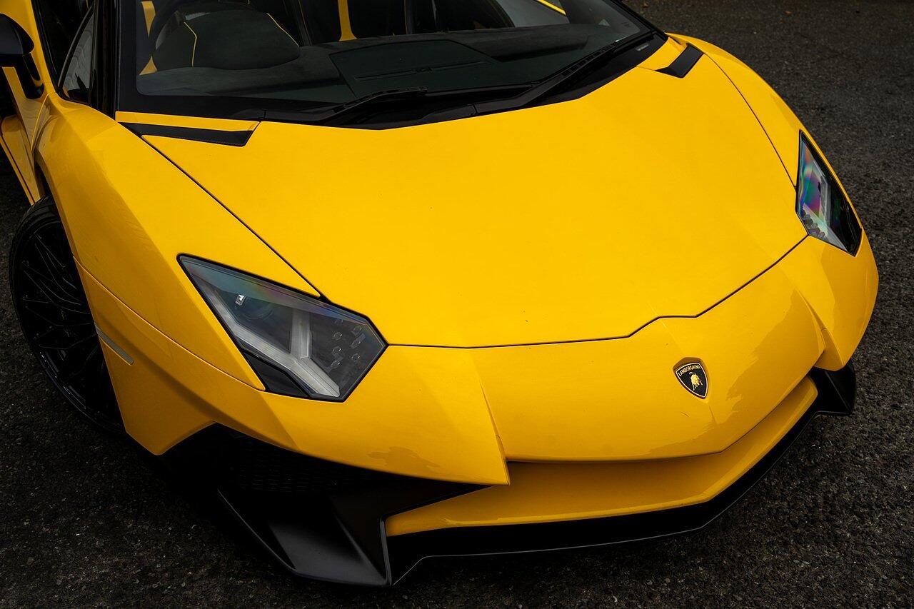 Lamborghini Aventador view 31