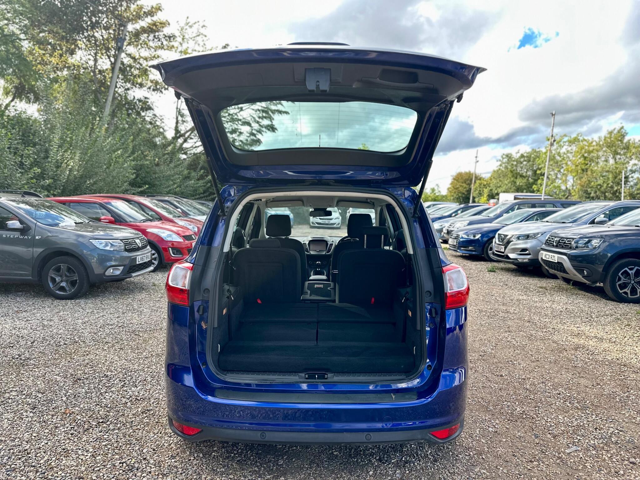 Ford Grand C-Max view 19