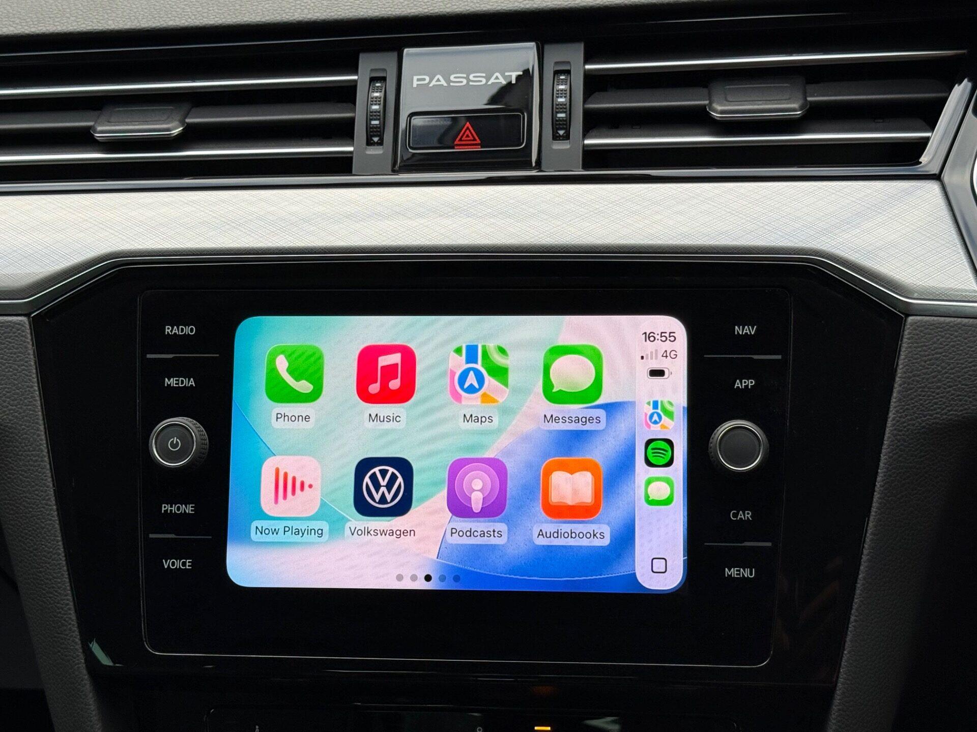 Volkswagen Passat view 4