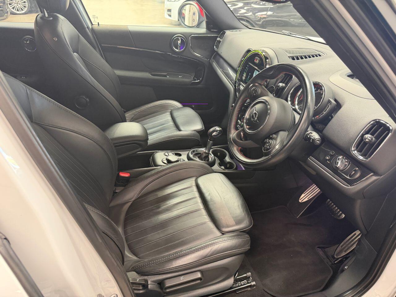Mini Countryman view 28