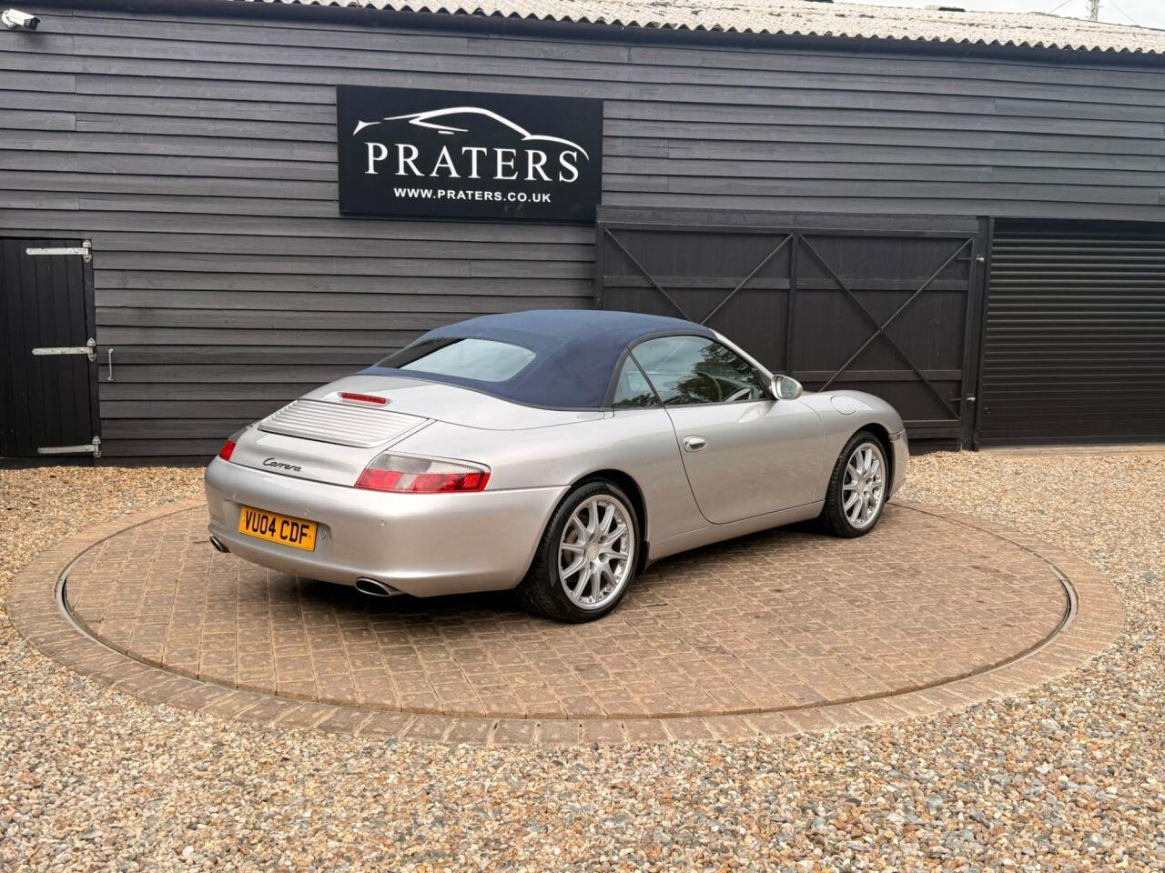 Porsche 911 view 7