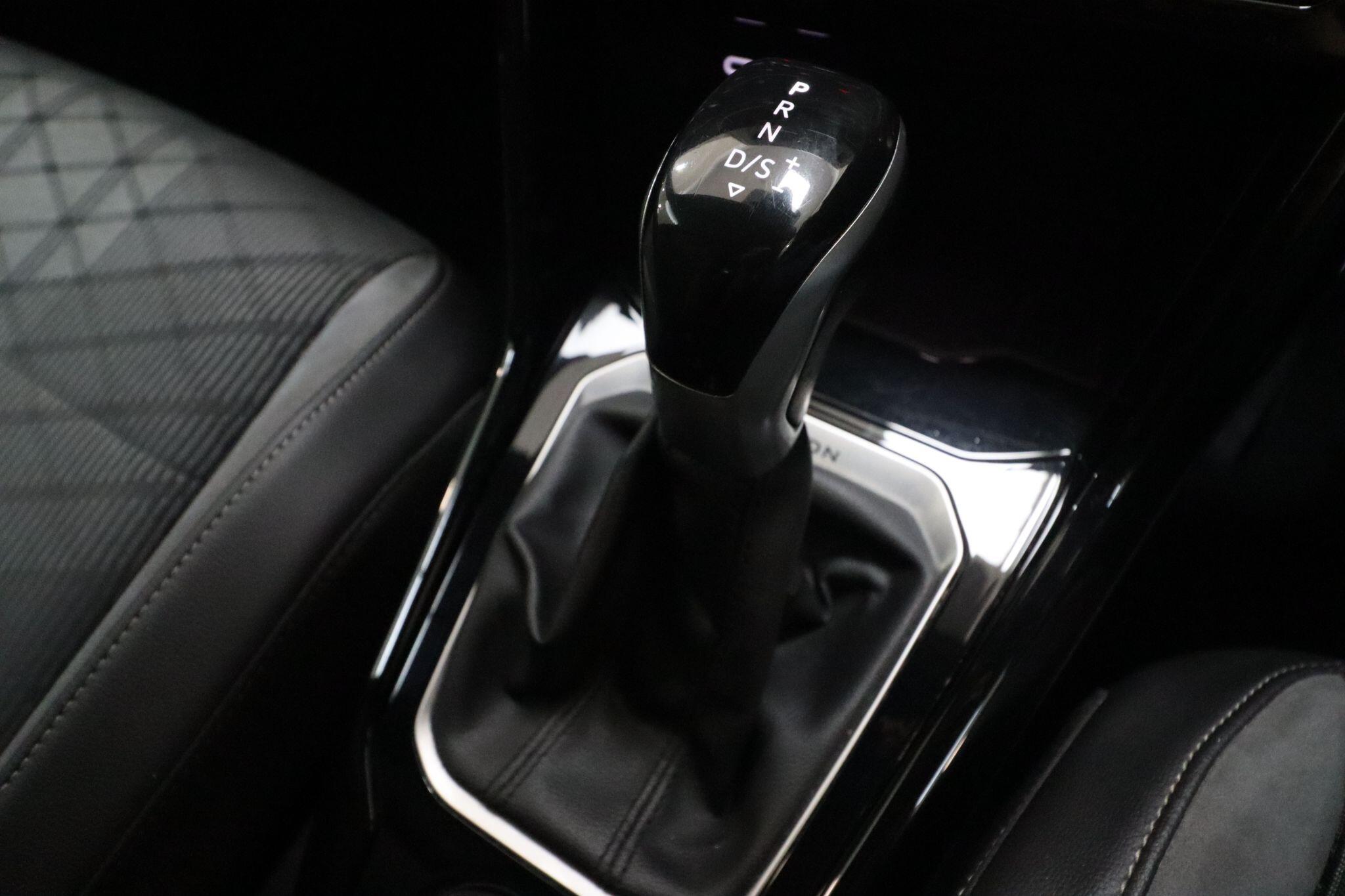 Volkswagen T-Roc view 21