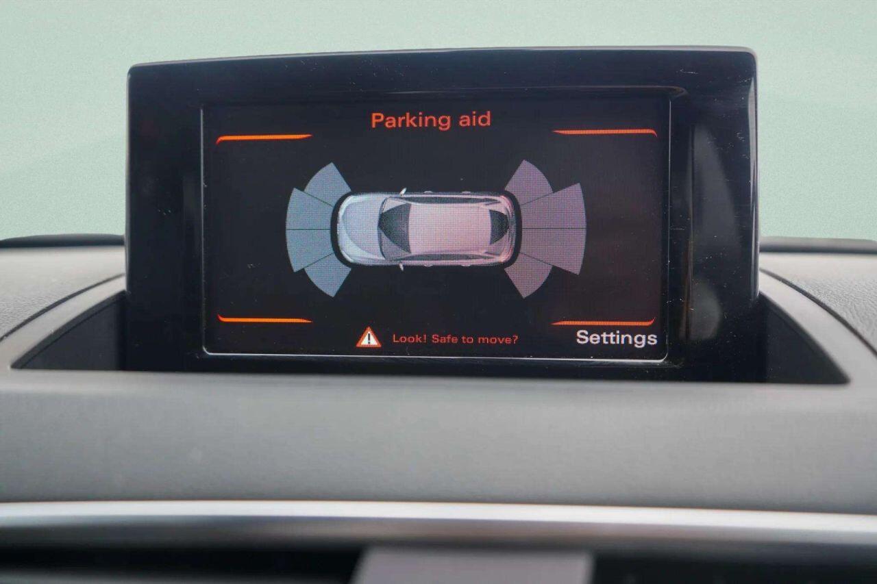 Audi Q3 view 29