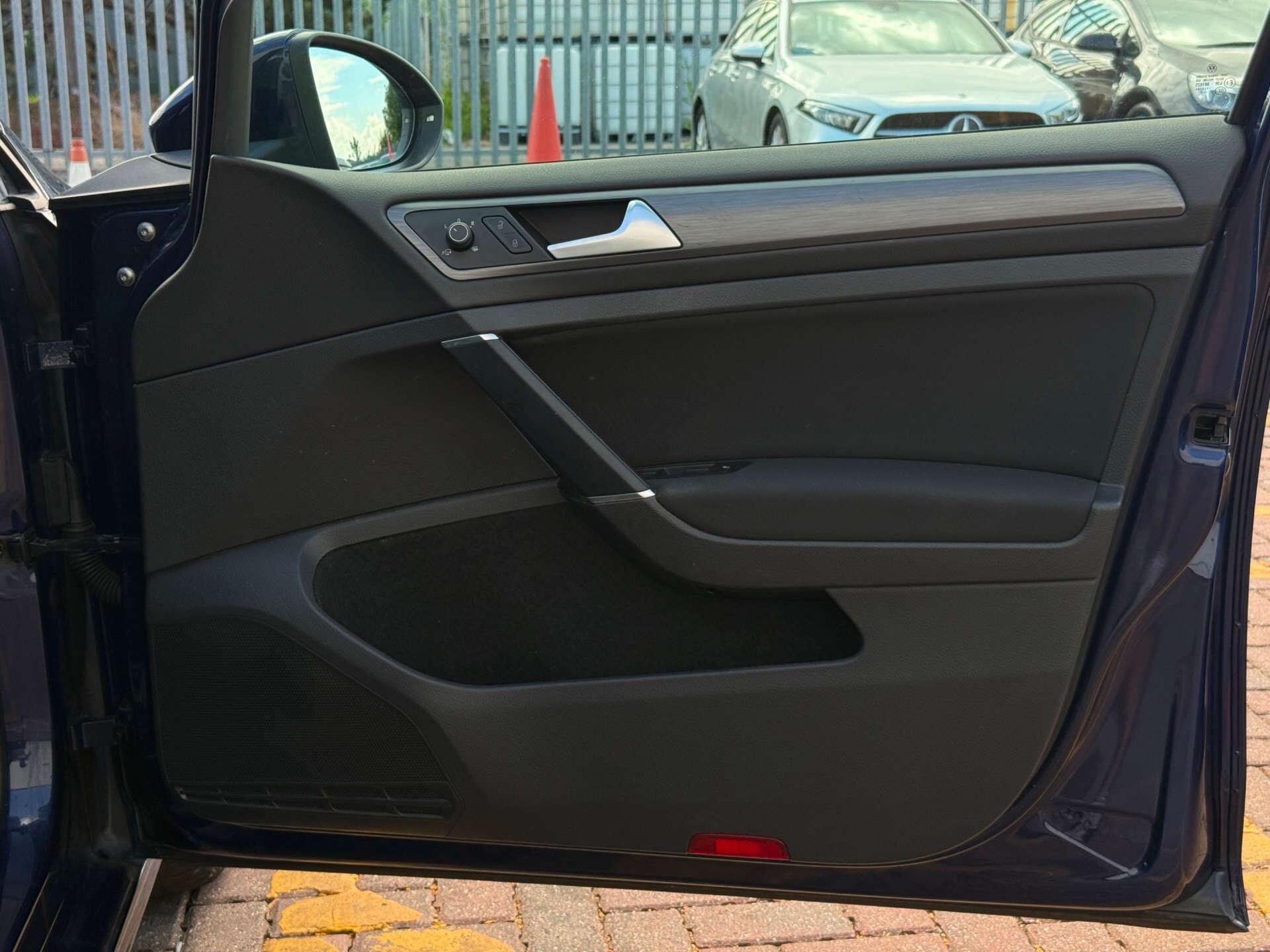 Volkswagen Golf view 15